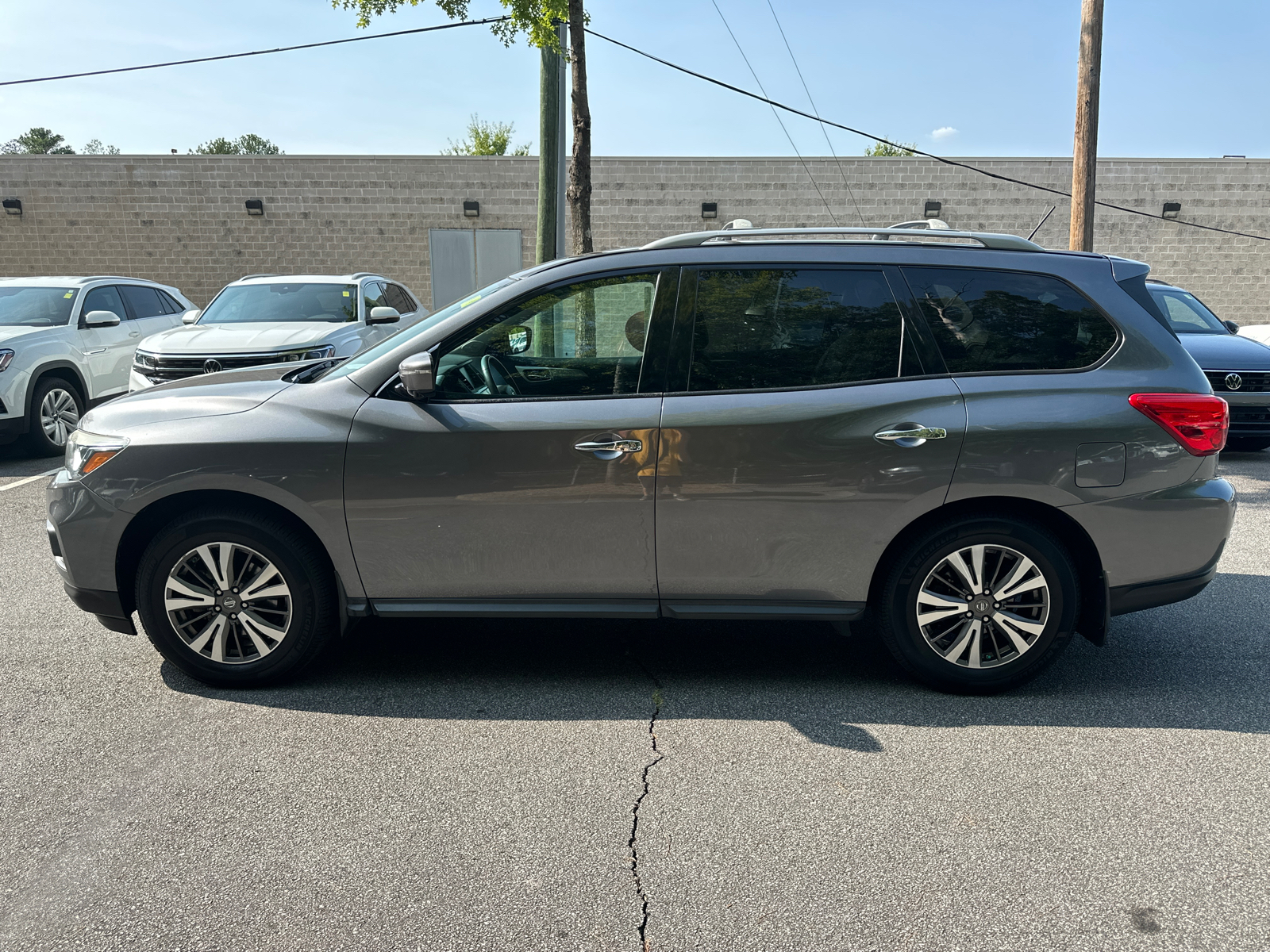 2017 Nissan Pathfinder SL 4