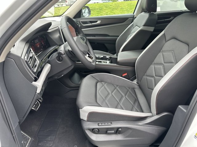 2024 Volkswagen Atlas 2.0T Peak Edition SEL 9