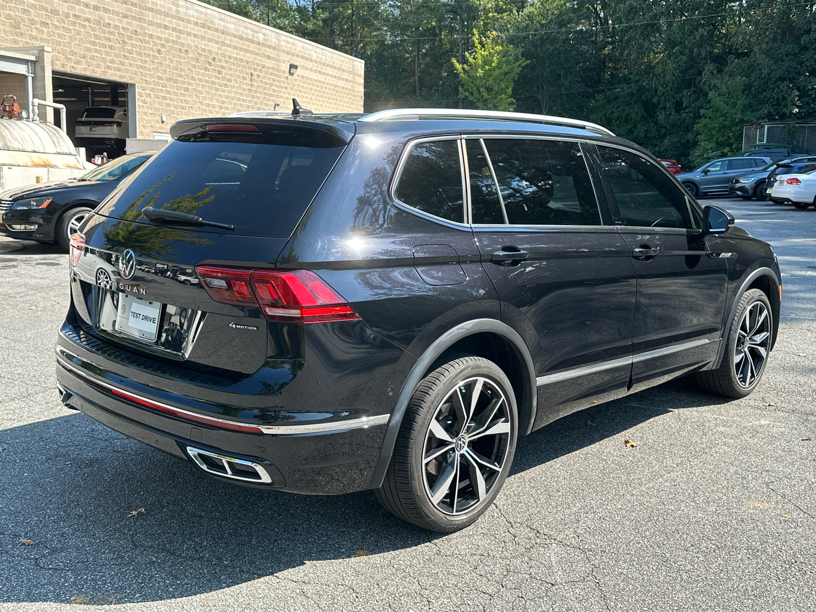 2022 Volkswagen Tiguan 2.0T SEL R-Line 7