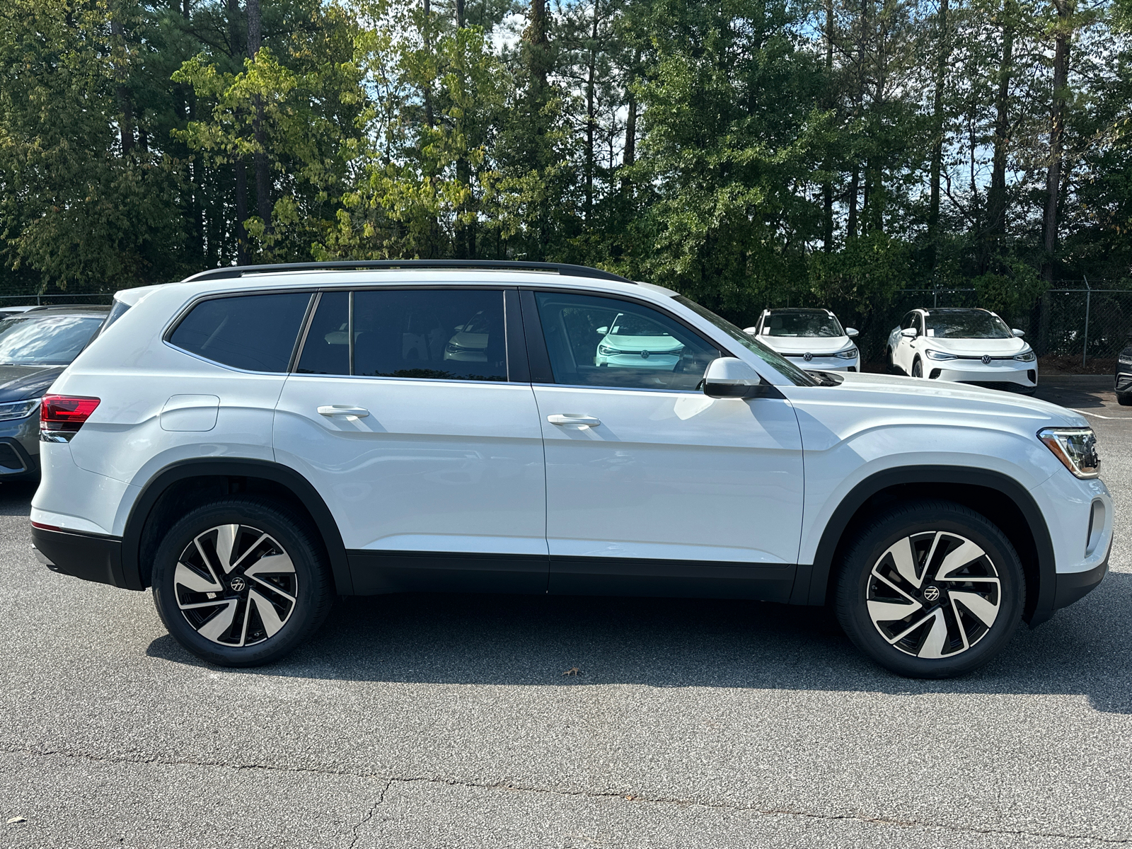 2024 Volkswagen Atlas 2.0T SE w/Technology 8