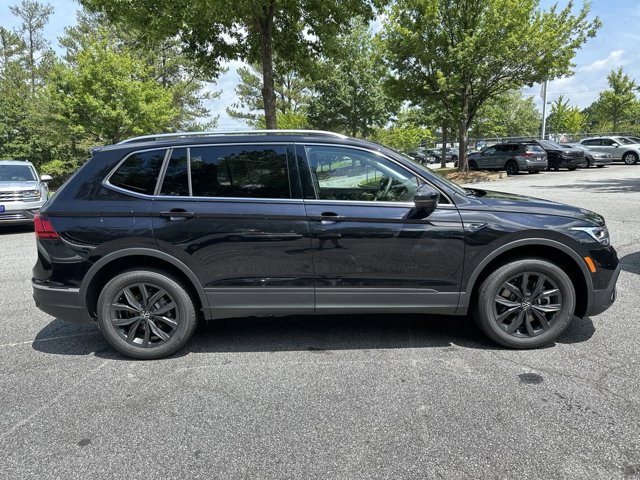 2024 Volkswagen Tiguan 2.0T SE 8