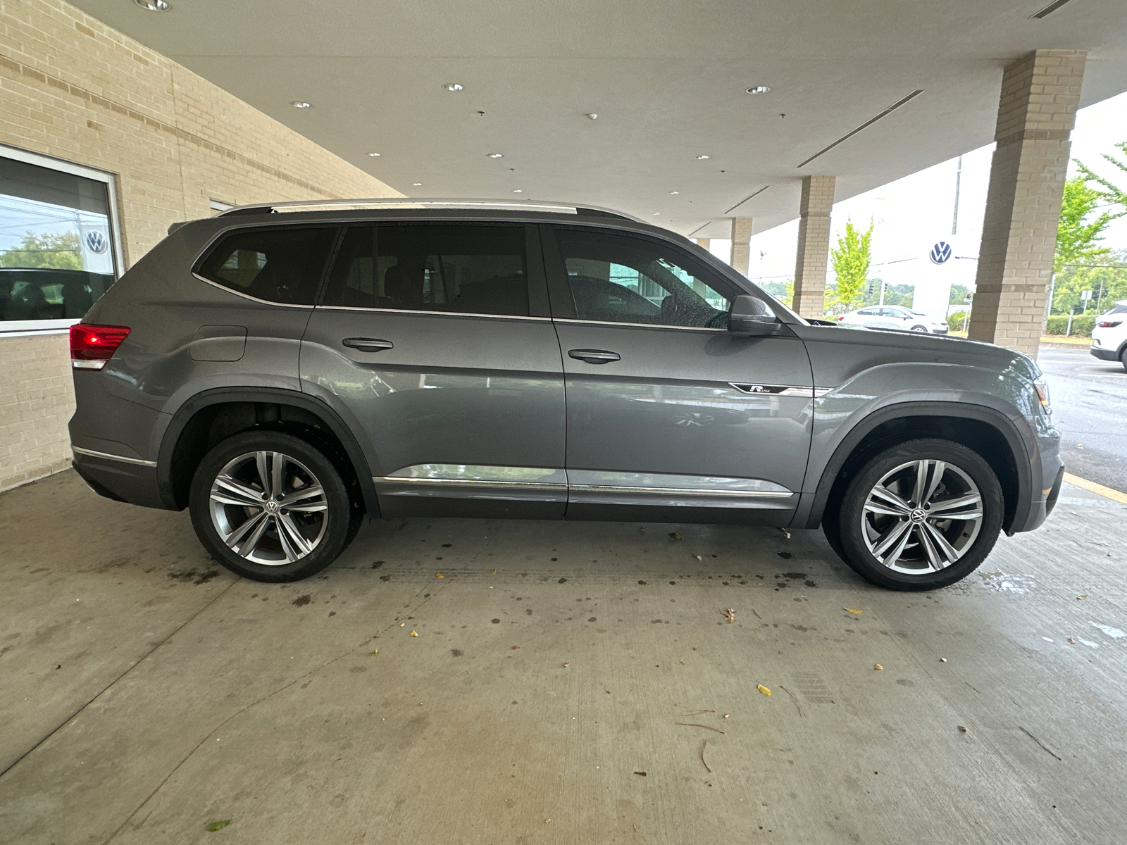 2019 Volkswagen Atlas 3.6L V6 SEL R-Line 8