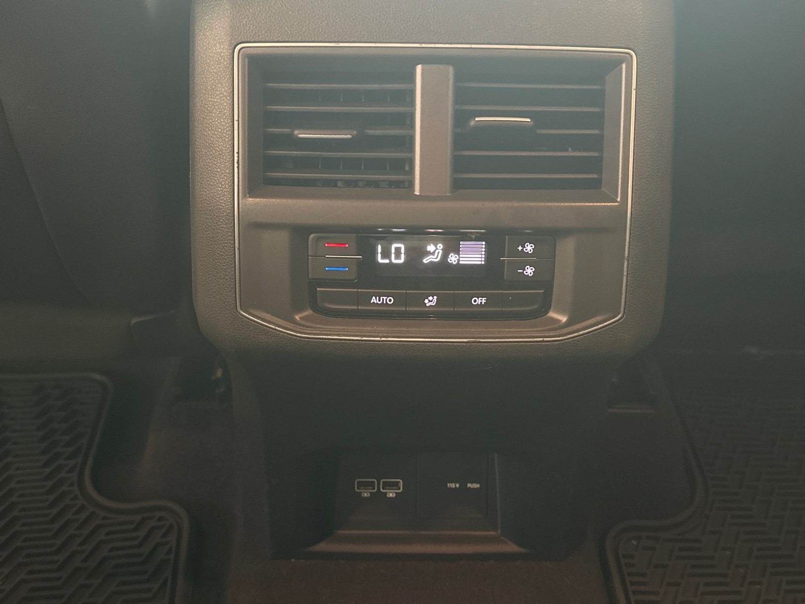 2019 Volkswagen Atlas 3.6L V6 SEL R-Line 25