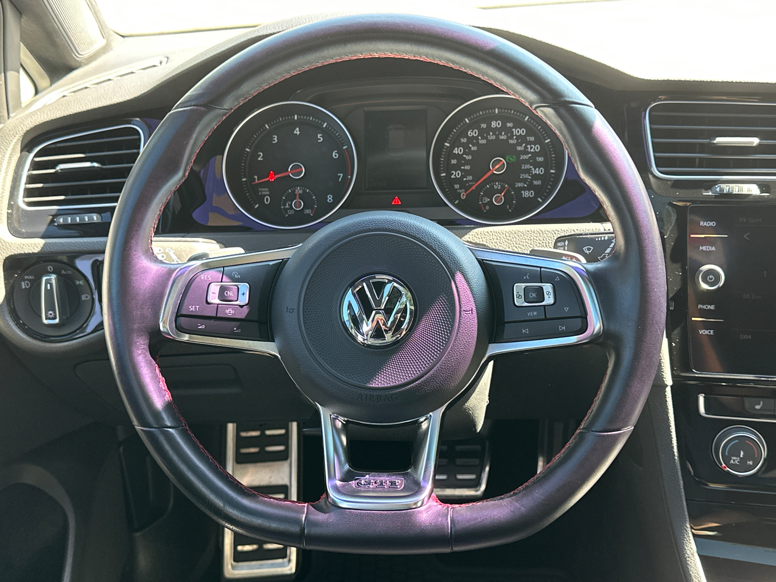 2021 Volkswagen Golf GTI 2.0T SE 24