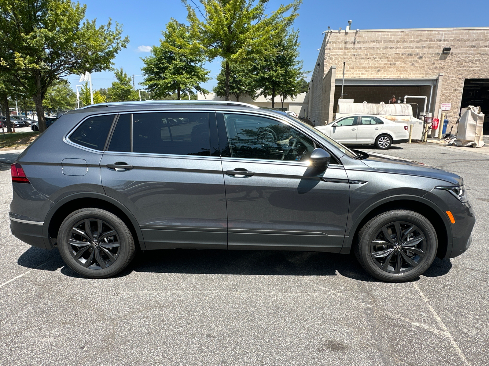 2024 Volkswagen Tiguan 2.0T SE 8