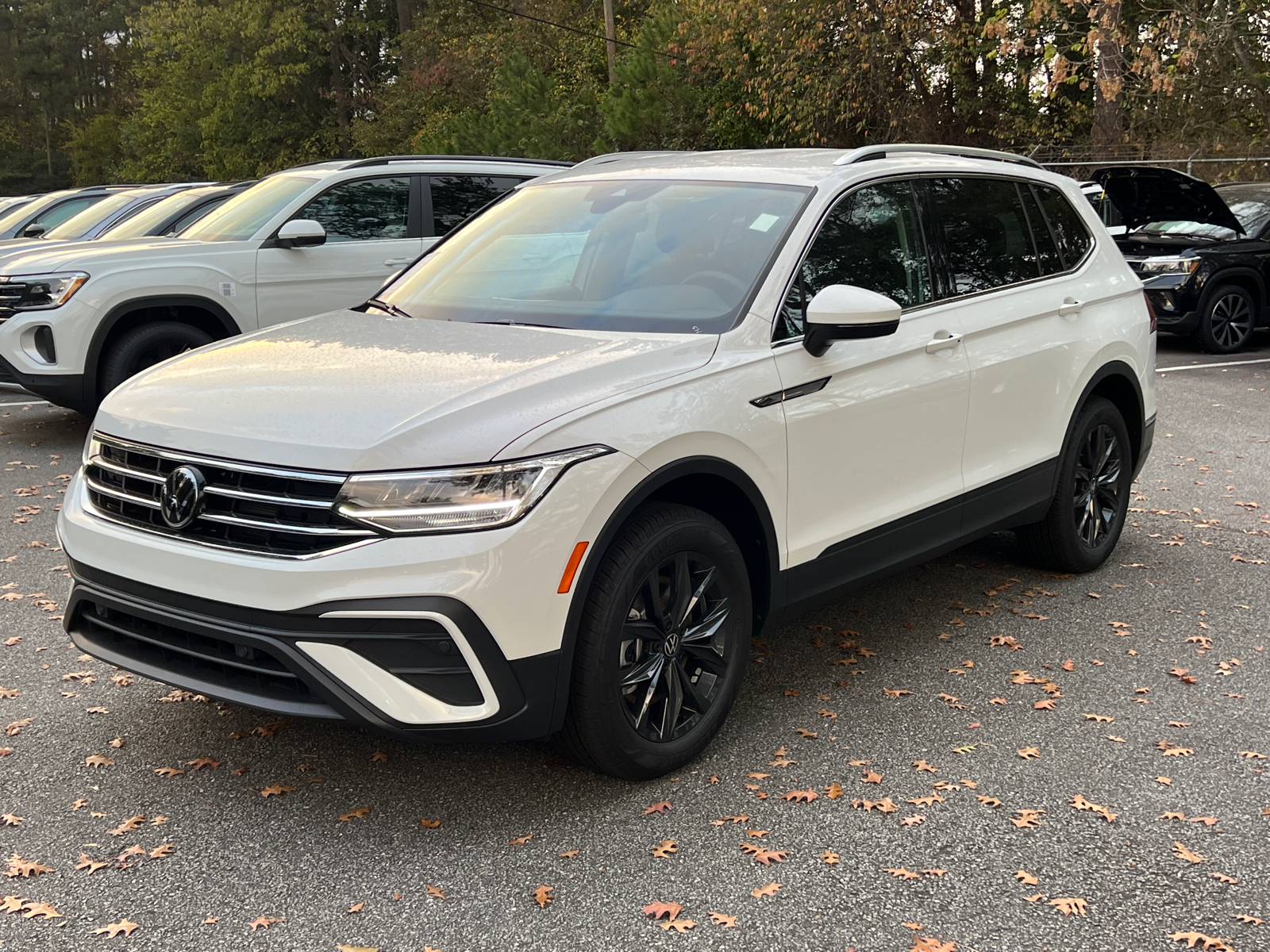 2024 Volkswagen Tiguan 2.0T SE 3