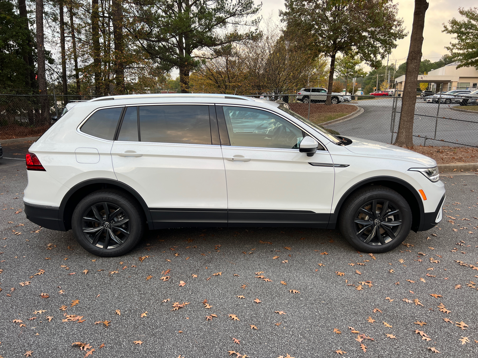 2024 Volkswagen Tiguan 2.0T SE 8