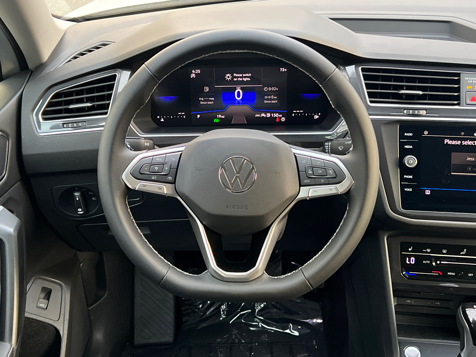 2024 Volkswagen Tiguan 2.0T SE 19