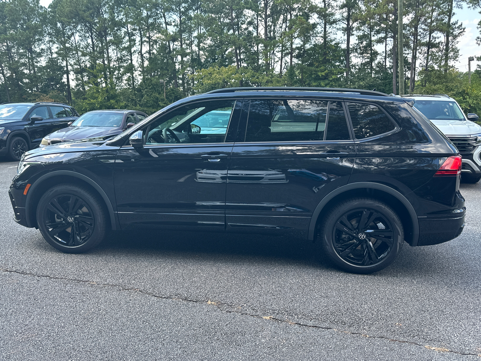 2024 Volkswagen Tiguan 2.0T SE R-Line Black 4