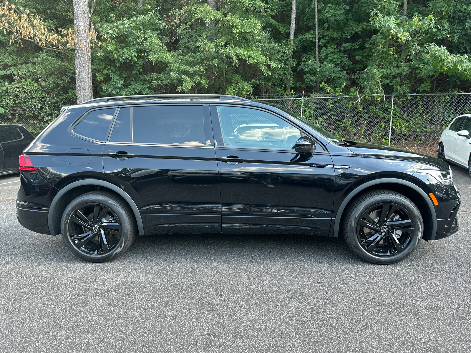 2024 Volkswagen Tiguan 2.0T SE R-Line Black 8