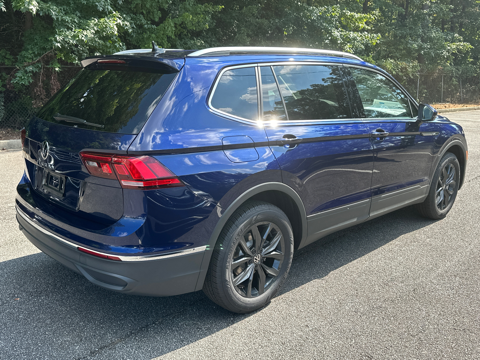 2024 Volkswagen Tiguan 2.0T SE 8