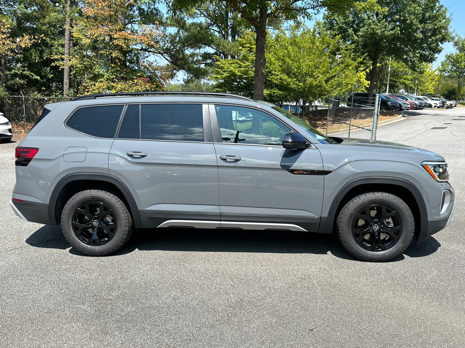 2024 Volkswagen Atlas 2.0T Peak Edition SE w/Technology 8