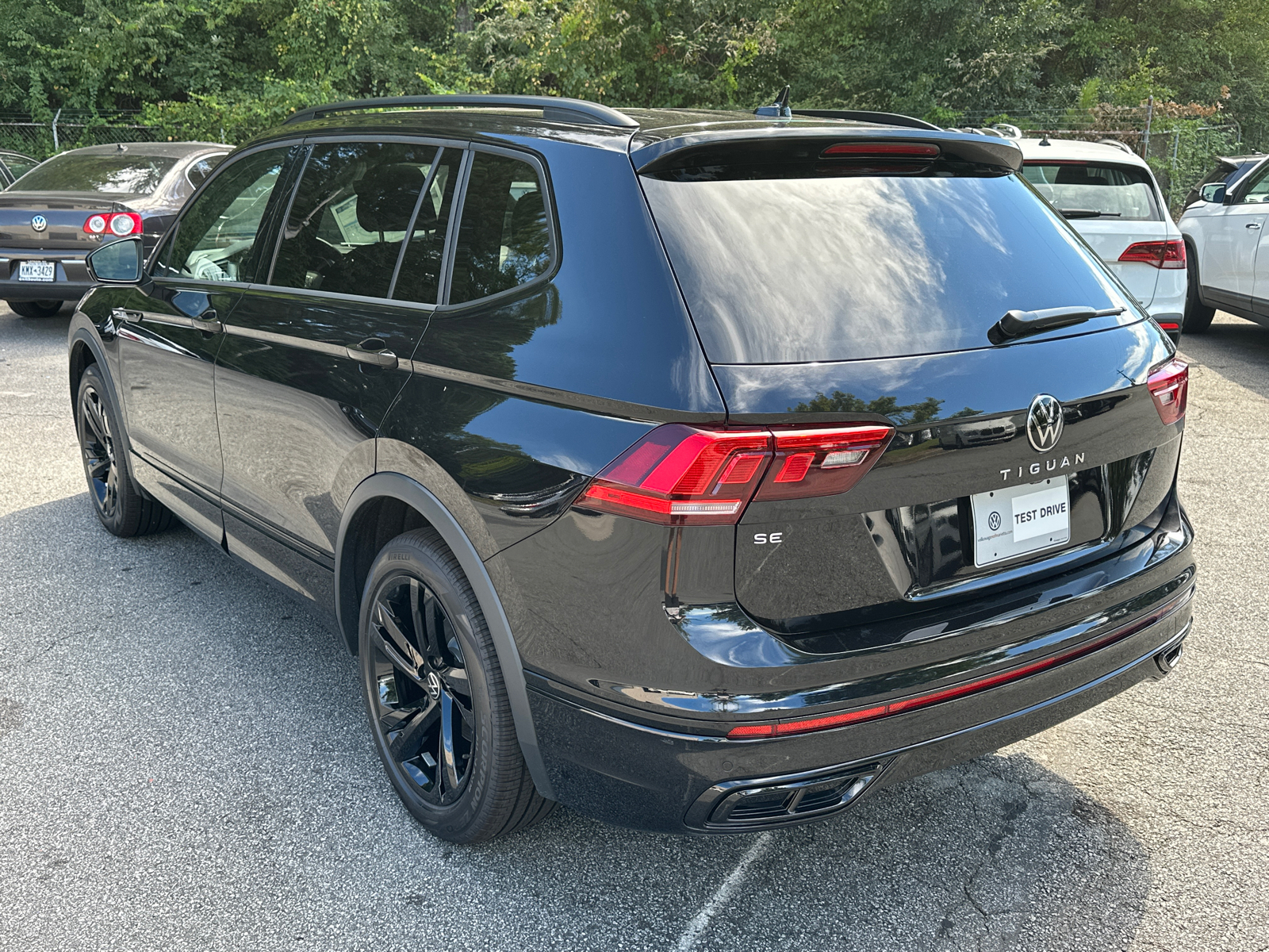 2024 Volkswagen Tiguan 2.0T SE R-Line Black 5