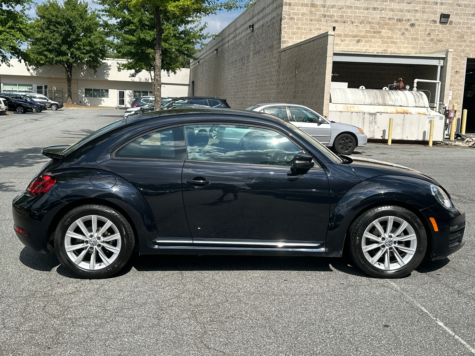 2018 Volkswagen Beetle 2.0T S 8