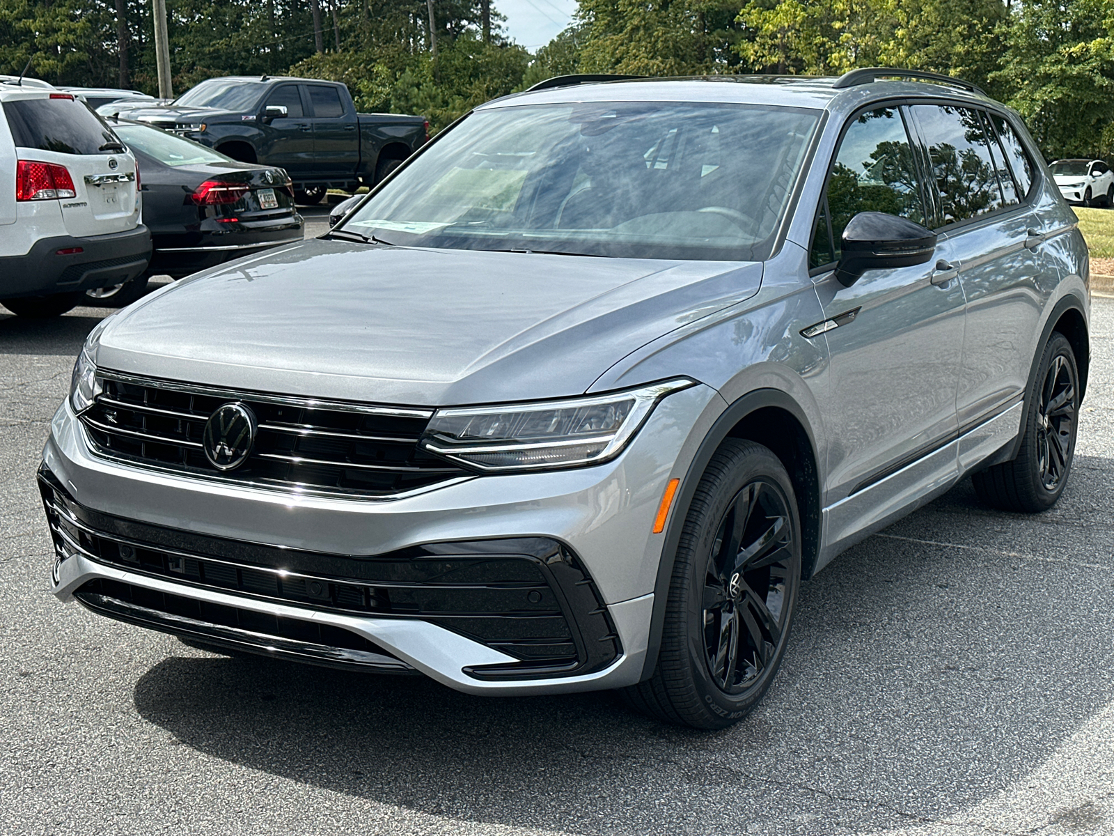 2024 Volkswagen Tiguan 2.0T SE R-Line Black 3