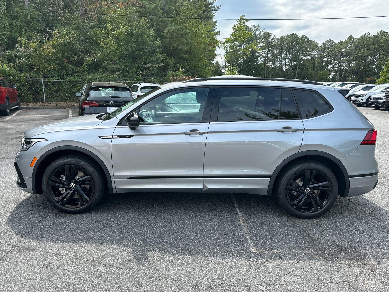 2024 Volkswagen Tiguan 2.0T SE R-Line Black 4