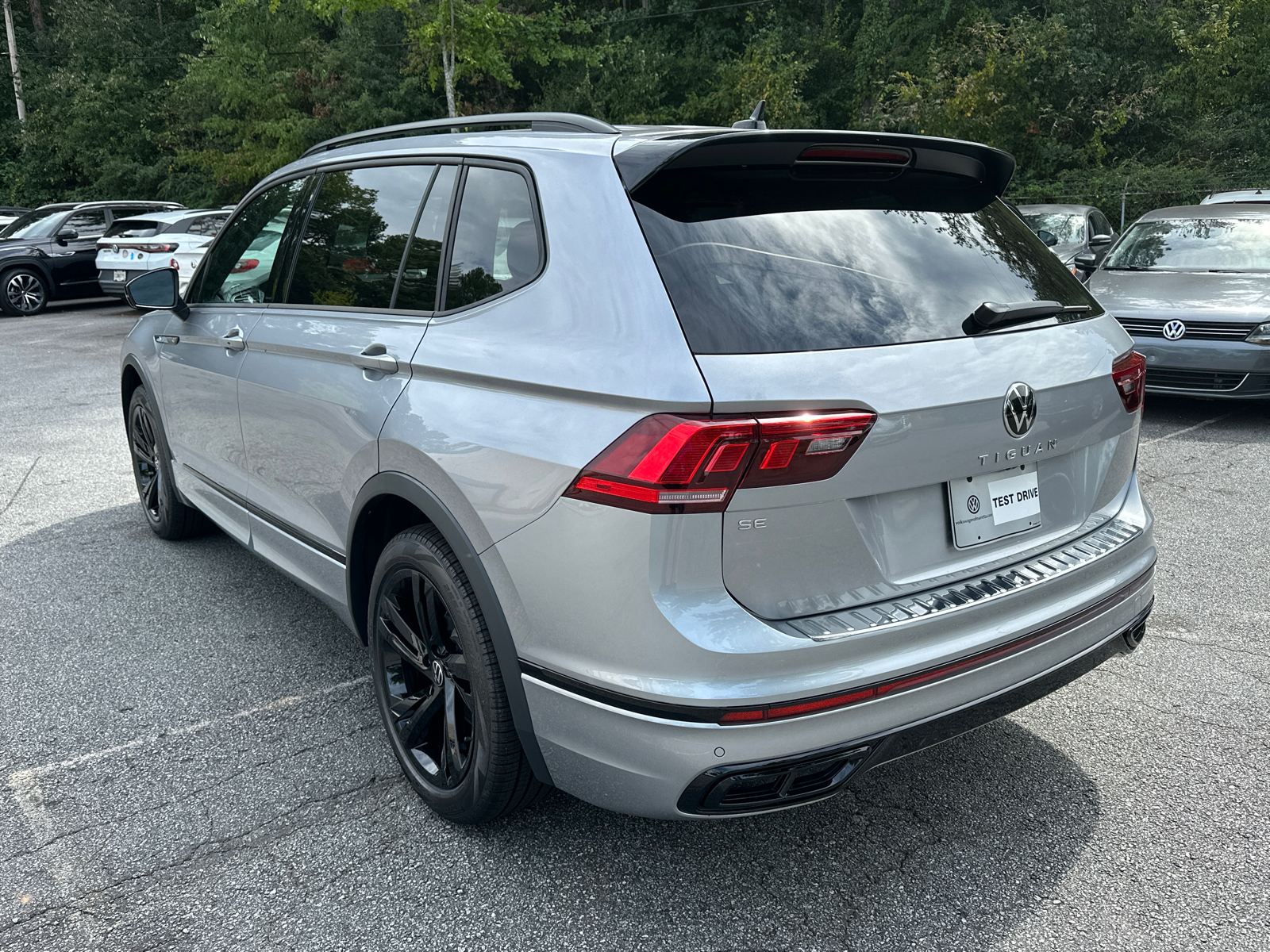 2024 Volkswagen Tiguan 2.0T SE R-Line Black 5