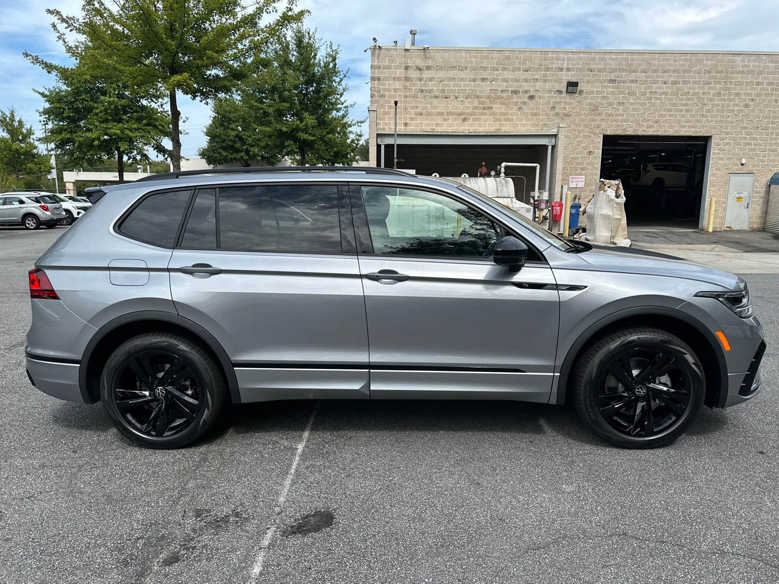 2024 Volkswagen Tiguan 2.0T SE R-Line Black 8