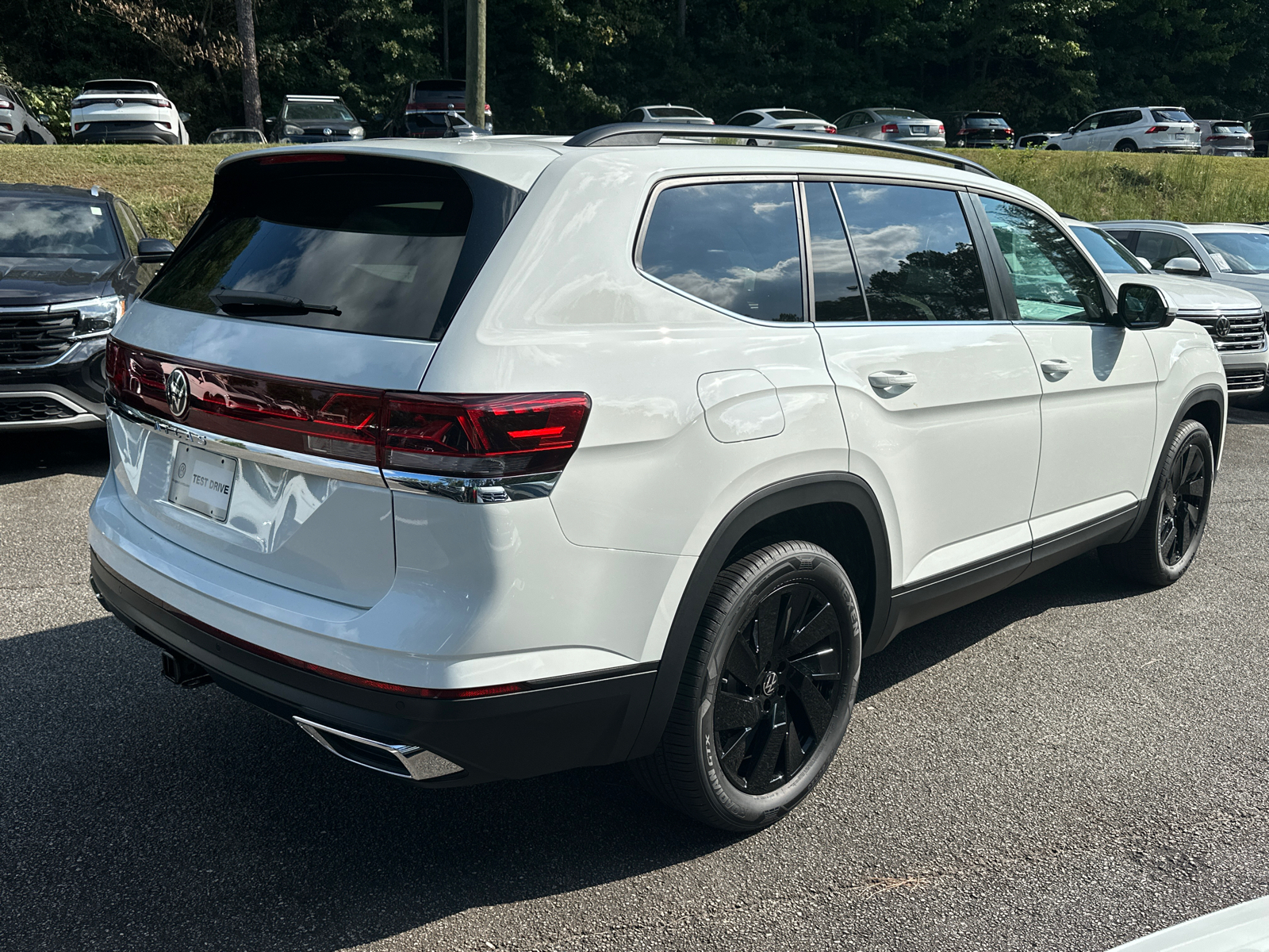 2024 Volkswagen Atlas 2.0T SE w/Technology 8