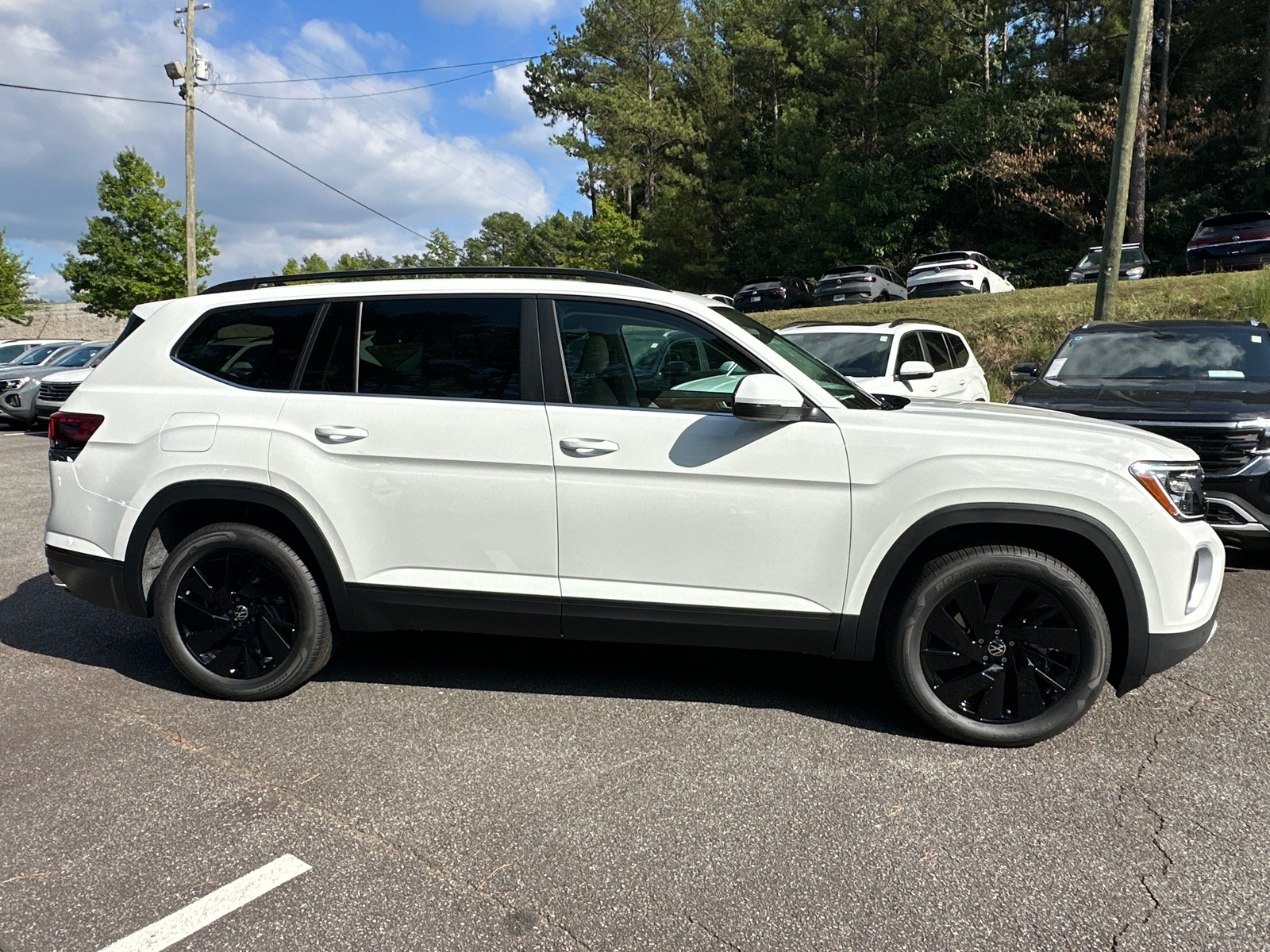 2024 Volkswagen Atlas 2.0T SE w/Technology 9