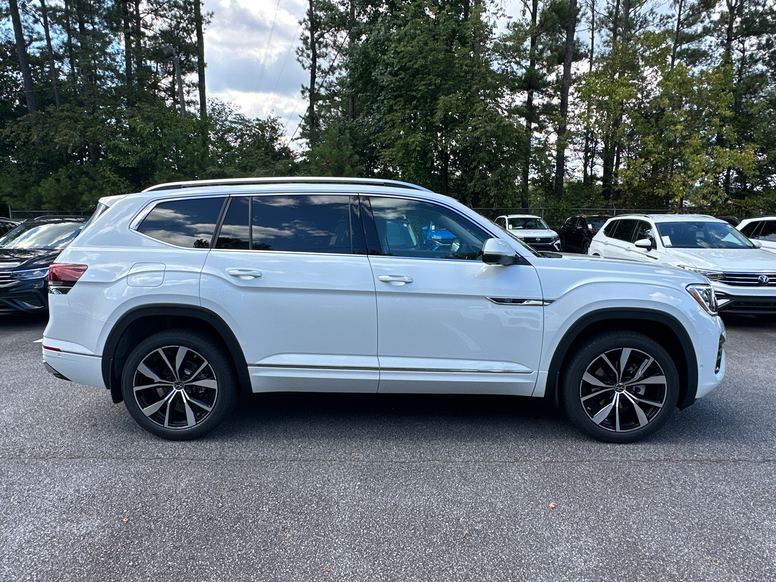 2024 Volkswagen Atlas SEL Premium R-Line 4Motion 8