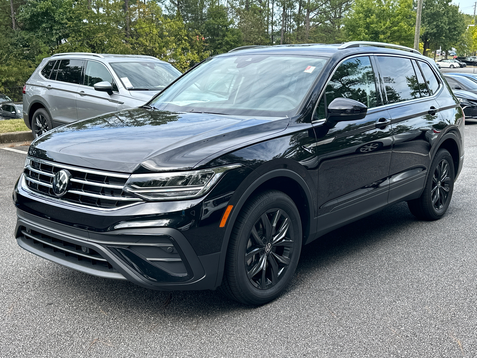 2024 Volkswagen Tiguan 2.0T SE 3