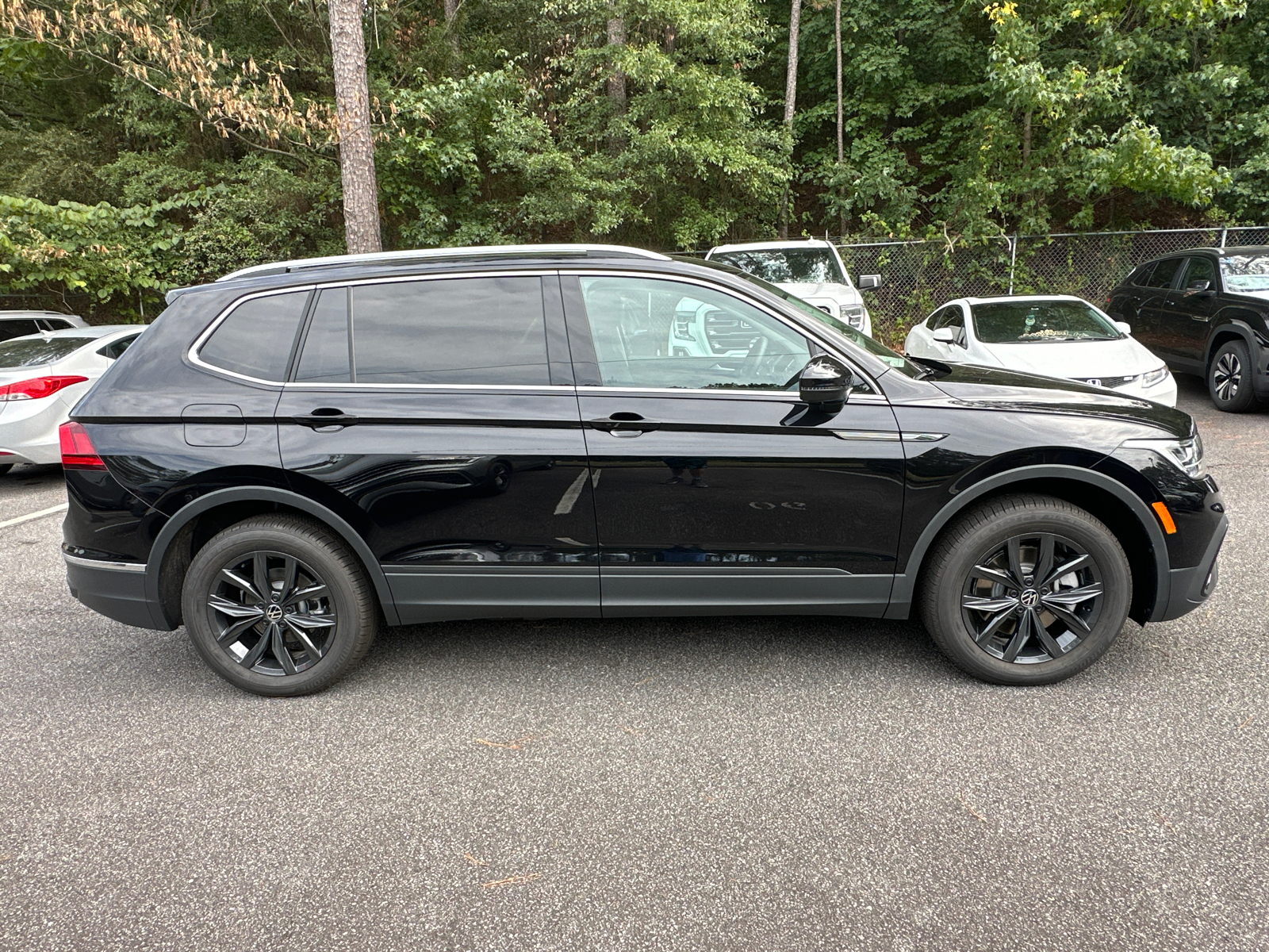 2024 Volkswagen Tiguan 2.0T SE 8