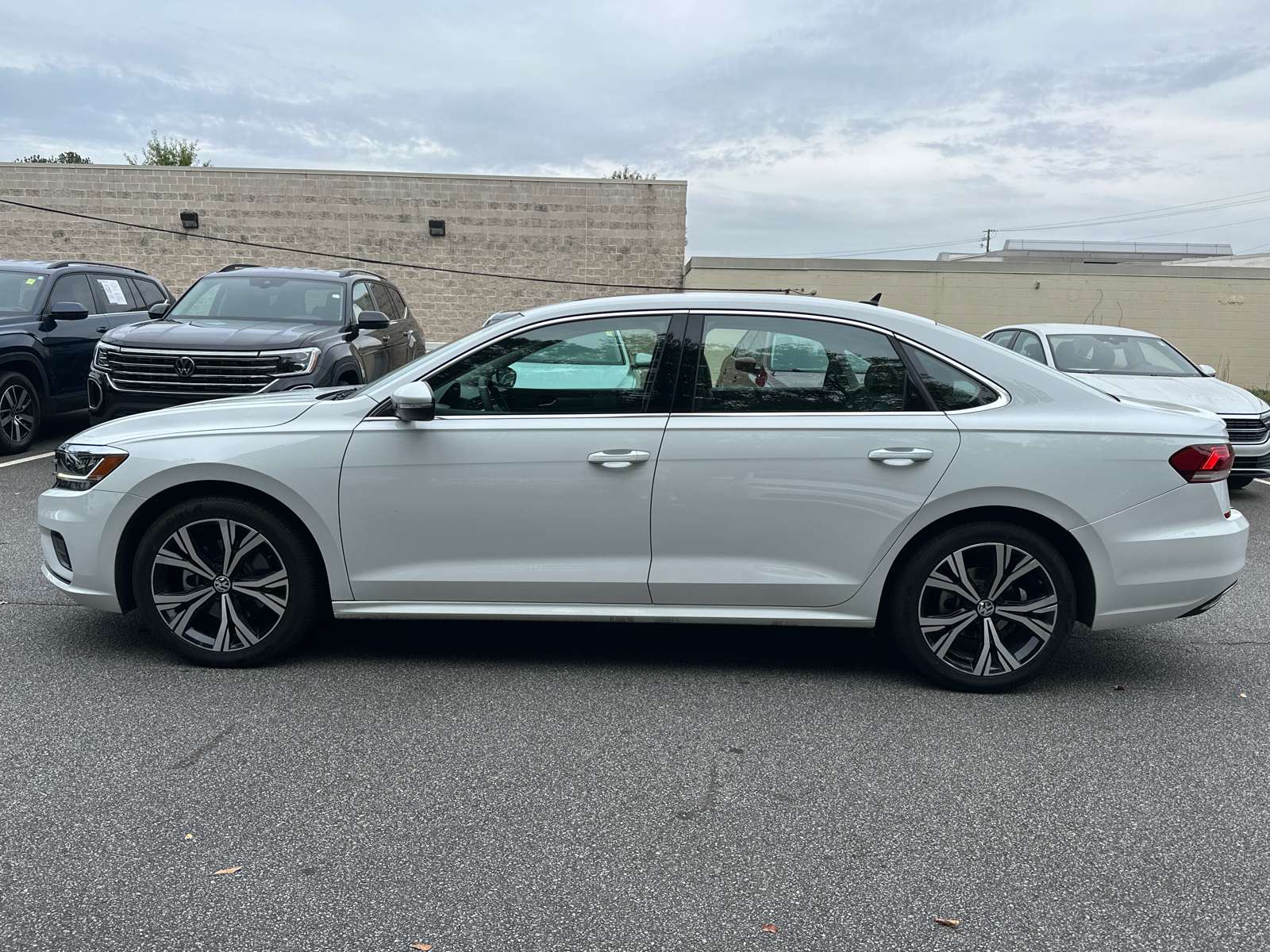 2022 Volkswagen Passat 2.0T SE 5