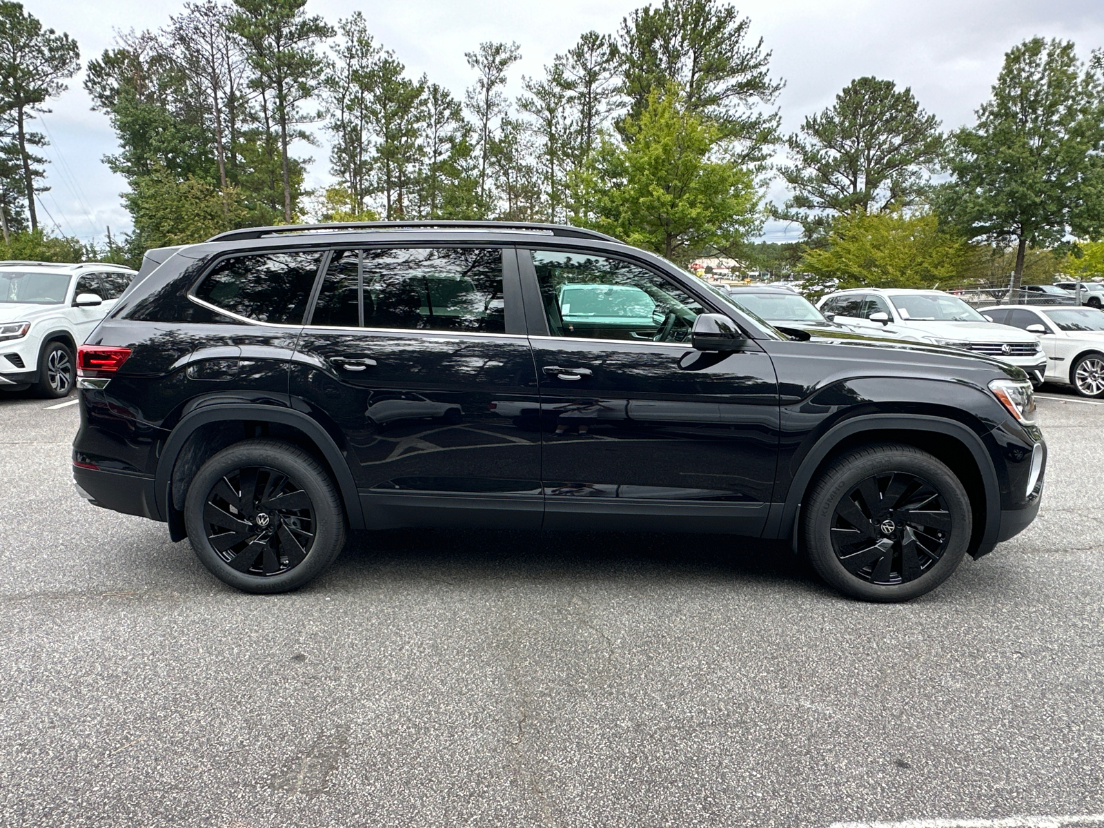 2024 Volkswagen Atlas 2.0T SE w/Technology 8