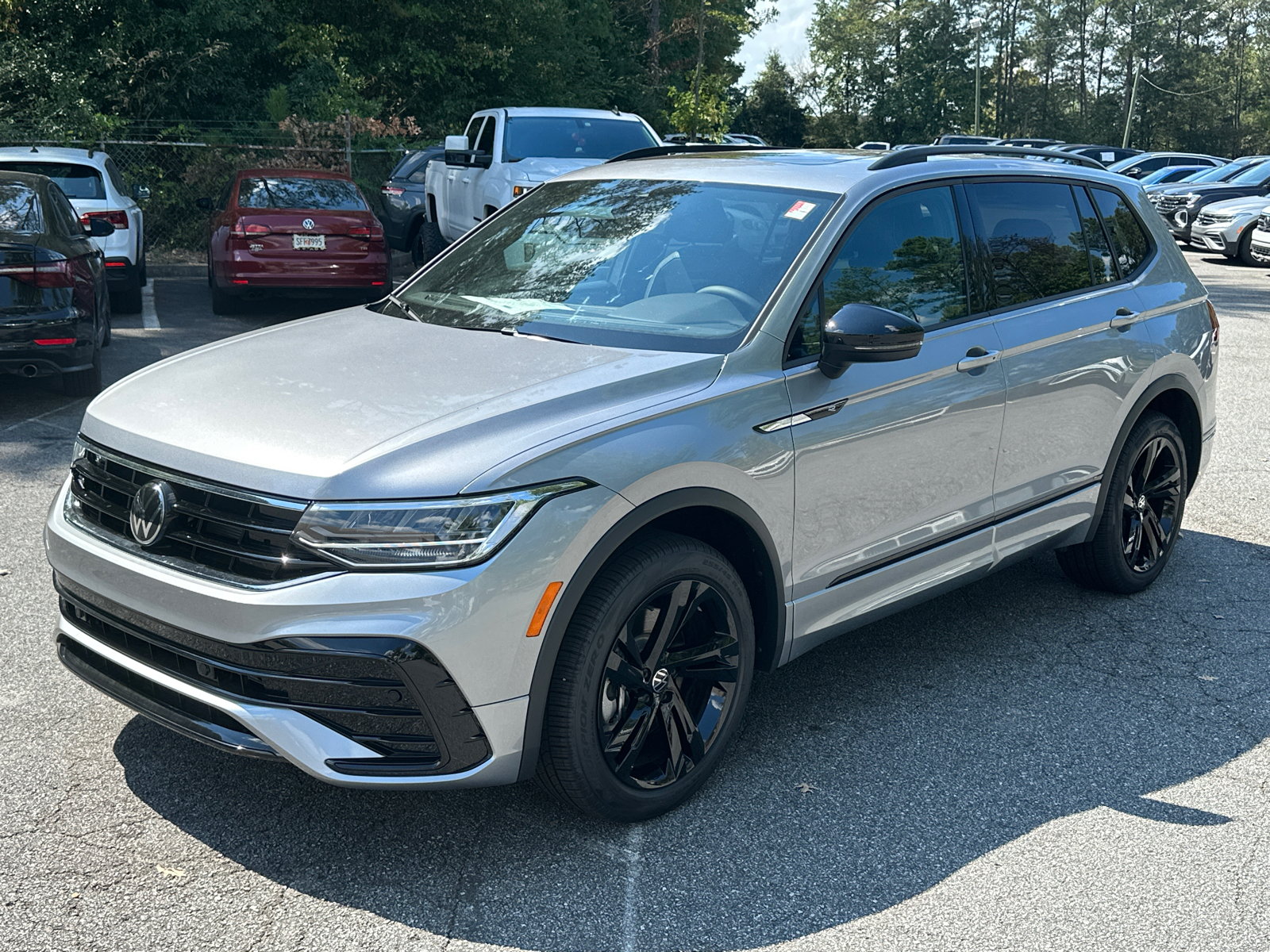 2024 Volkswagen Tiguan 2.0T SE R-Line Black 3