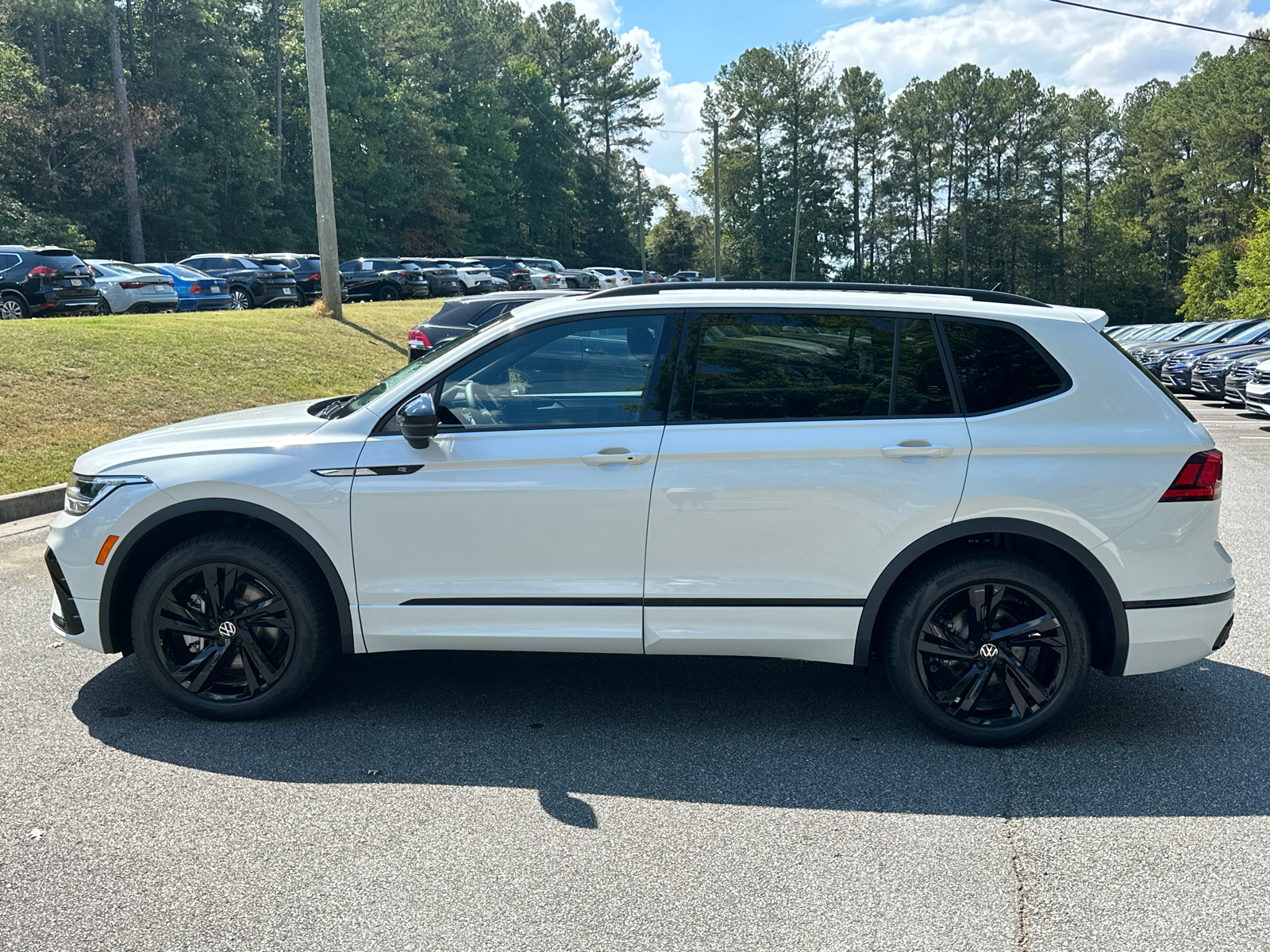 2024 Volkswagen Tiguan 2.0T SE R-Line Black 4