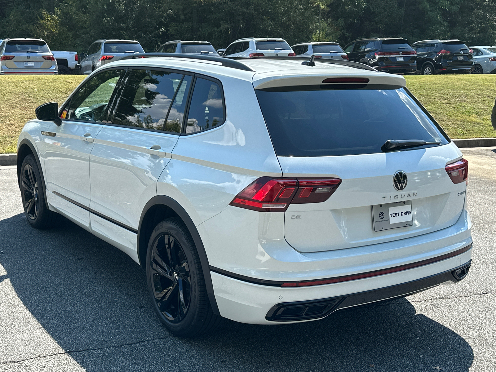 2024 Volkswagen Tiguan 2.0T SE R-Line Black 5