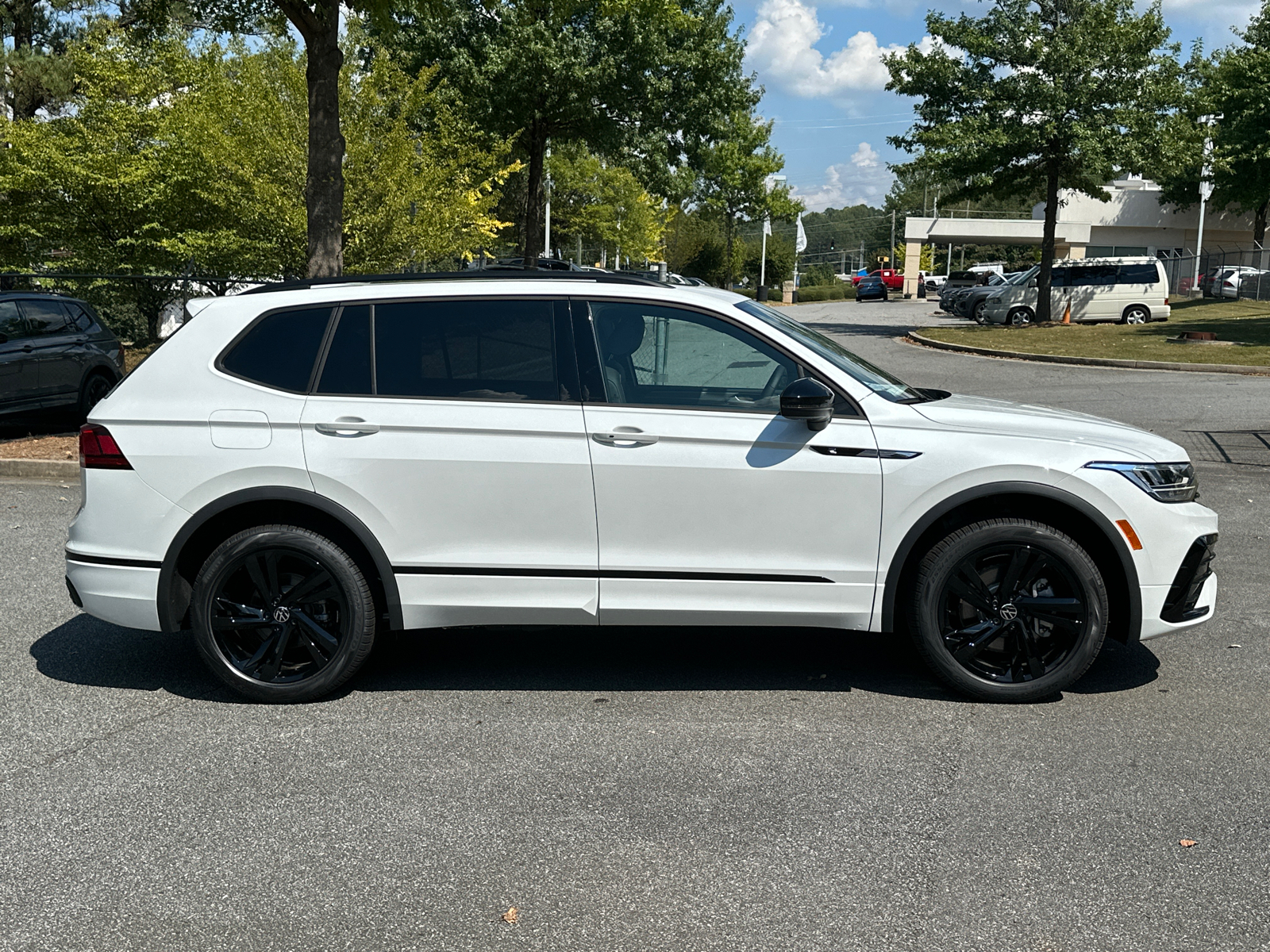 2024 Volkswagen Tiguan 2.0T SE R-Line Black 8