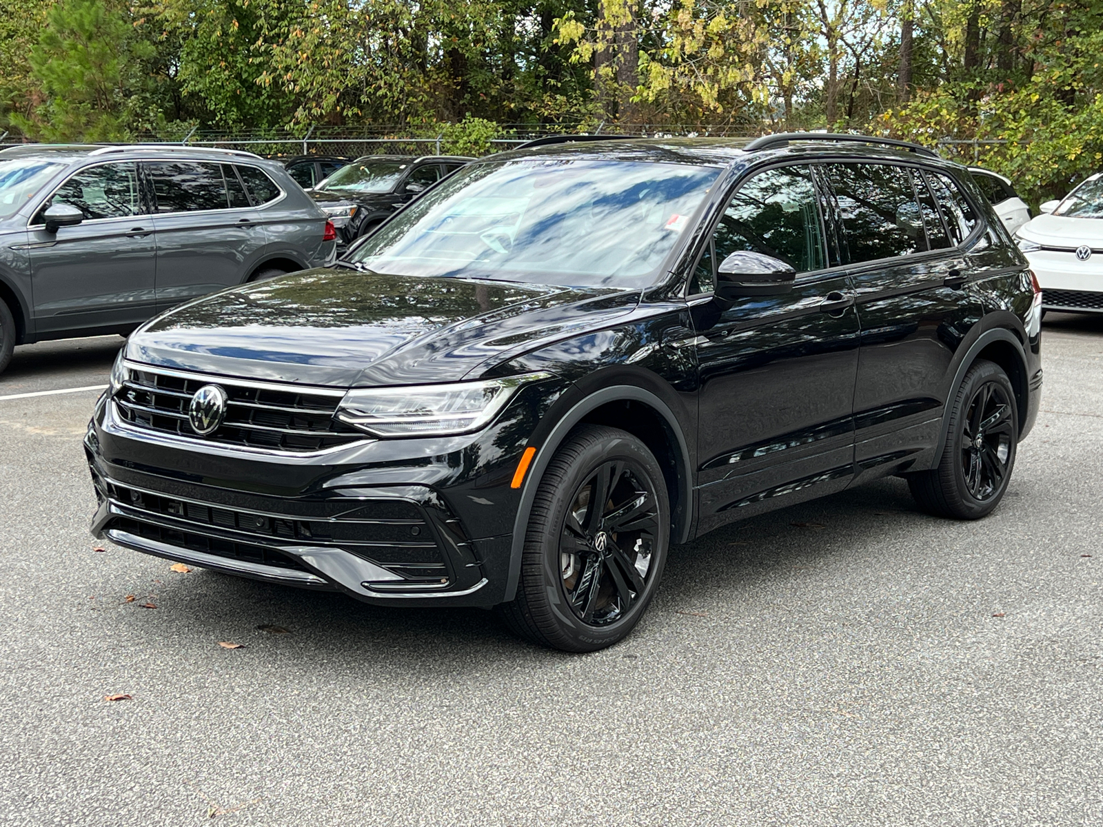 2024 Volkswagen Tiguan 2.0T SE R-Line Black 3