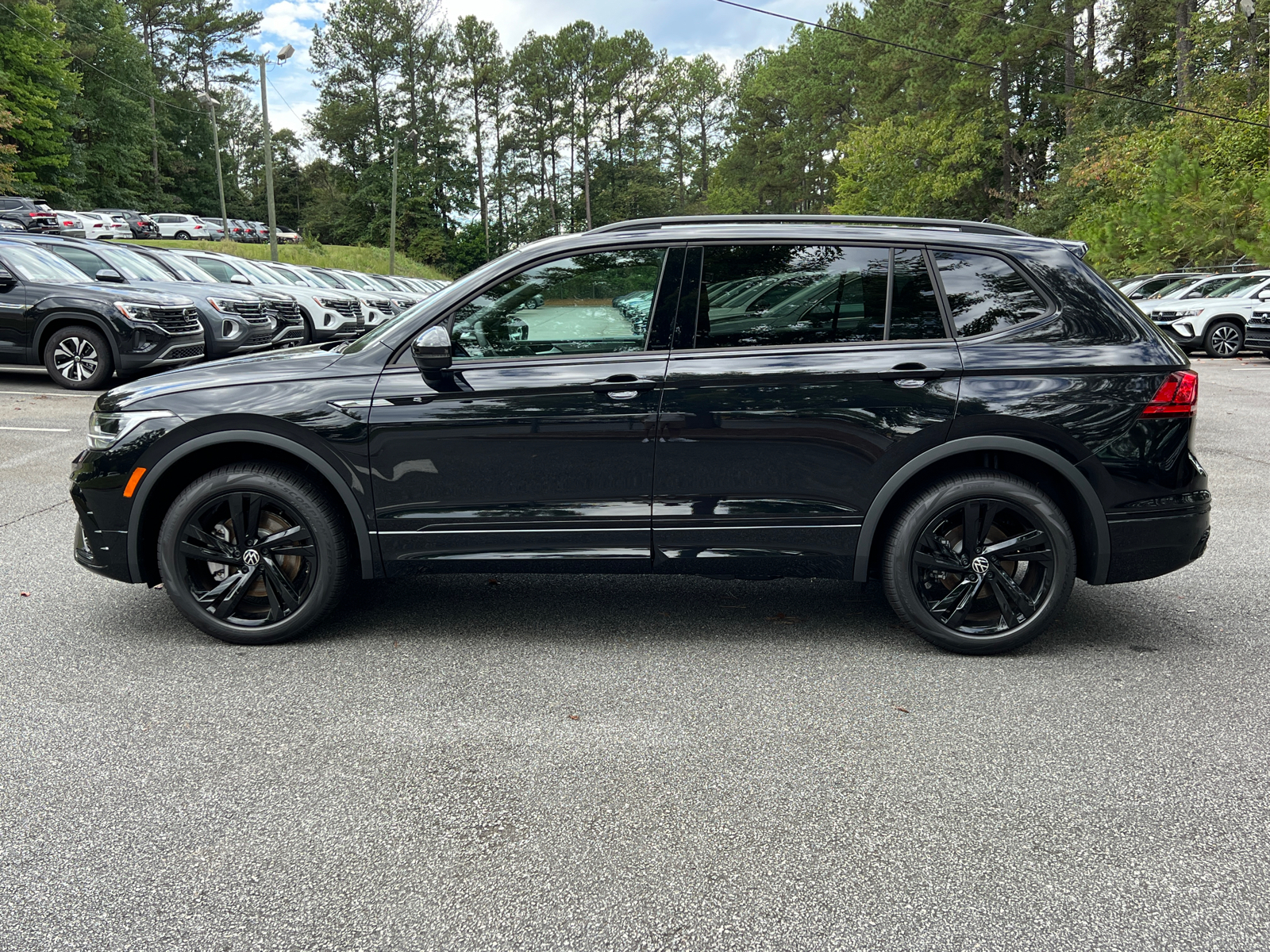 2024 Volkswagen Tiguan 2.0T SE R-Line Black 4