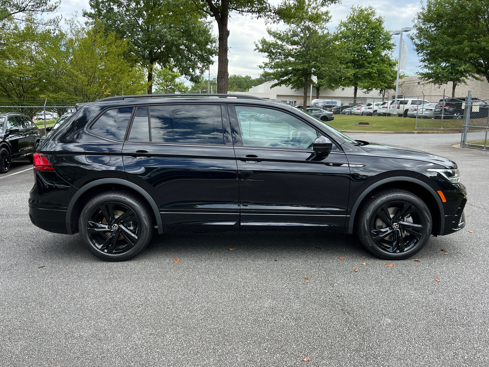 2024 Volkswagen Tiguan 2.0T SE R-Line Black 8