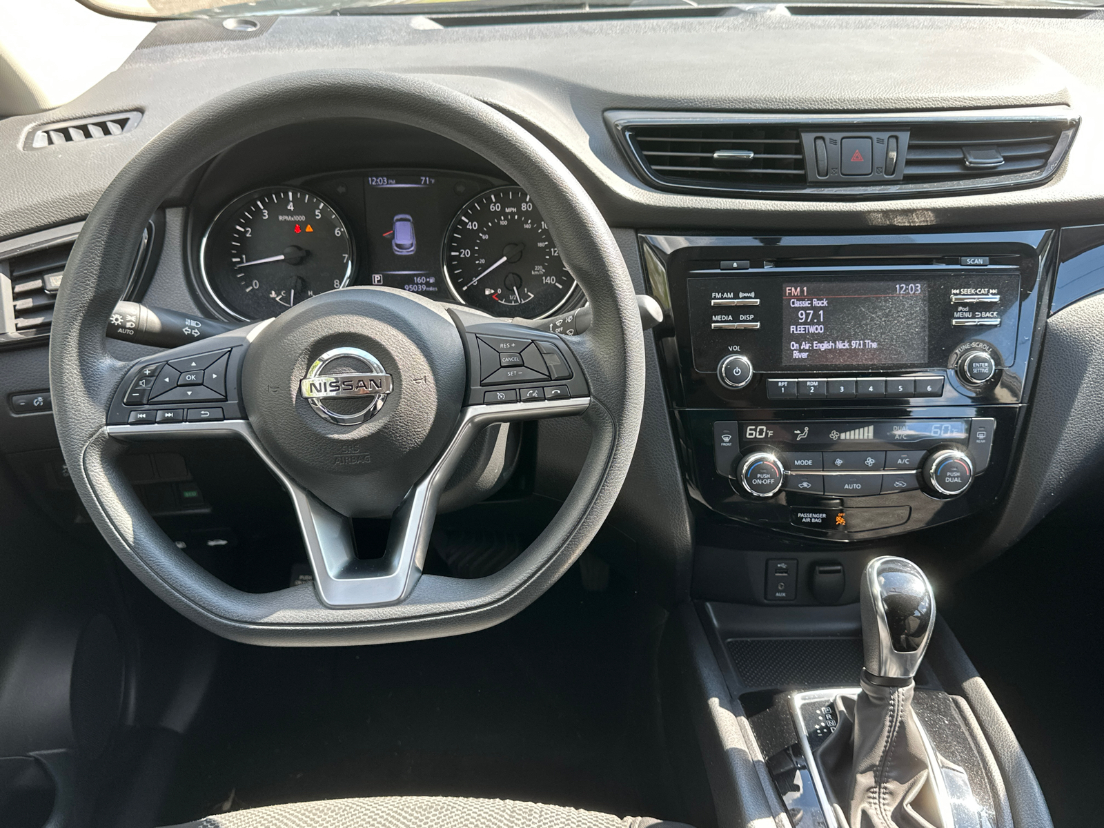 2017 Nissan Rogue Sport SV 22