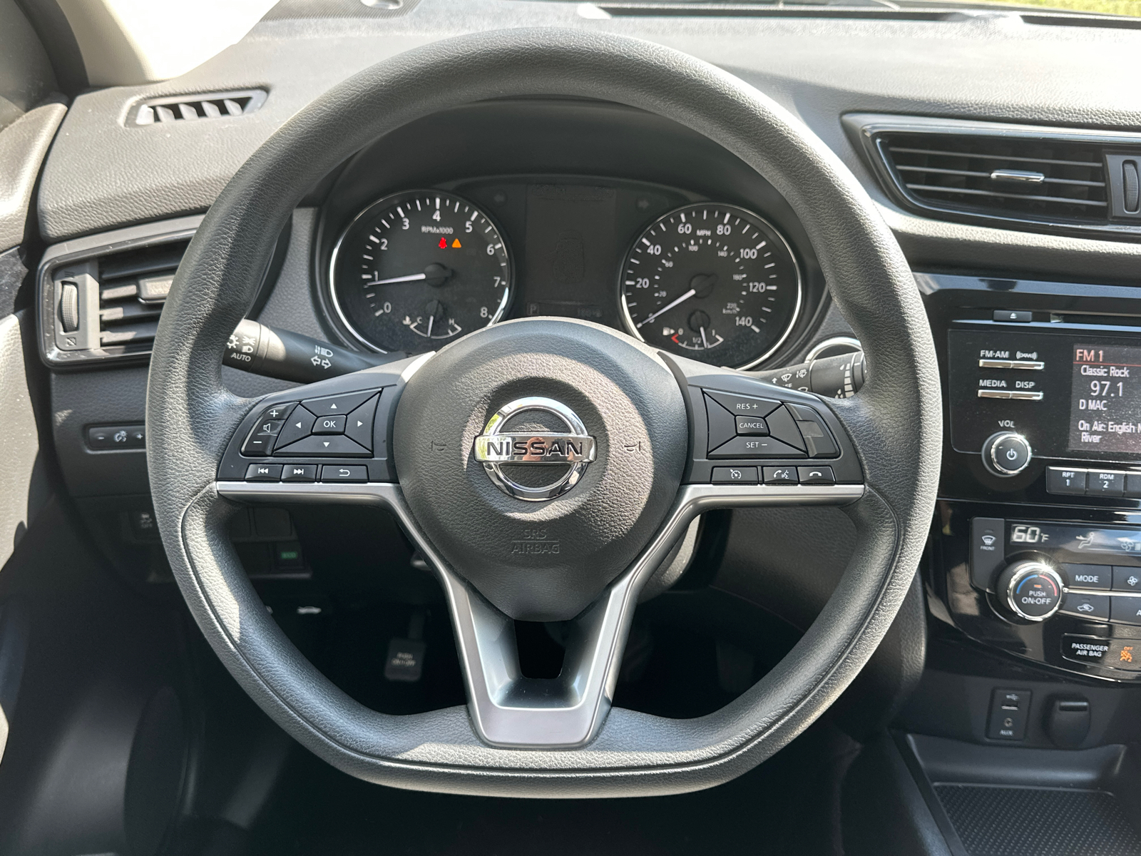 2017 Nissan Rogue Sport SV 23