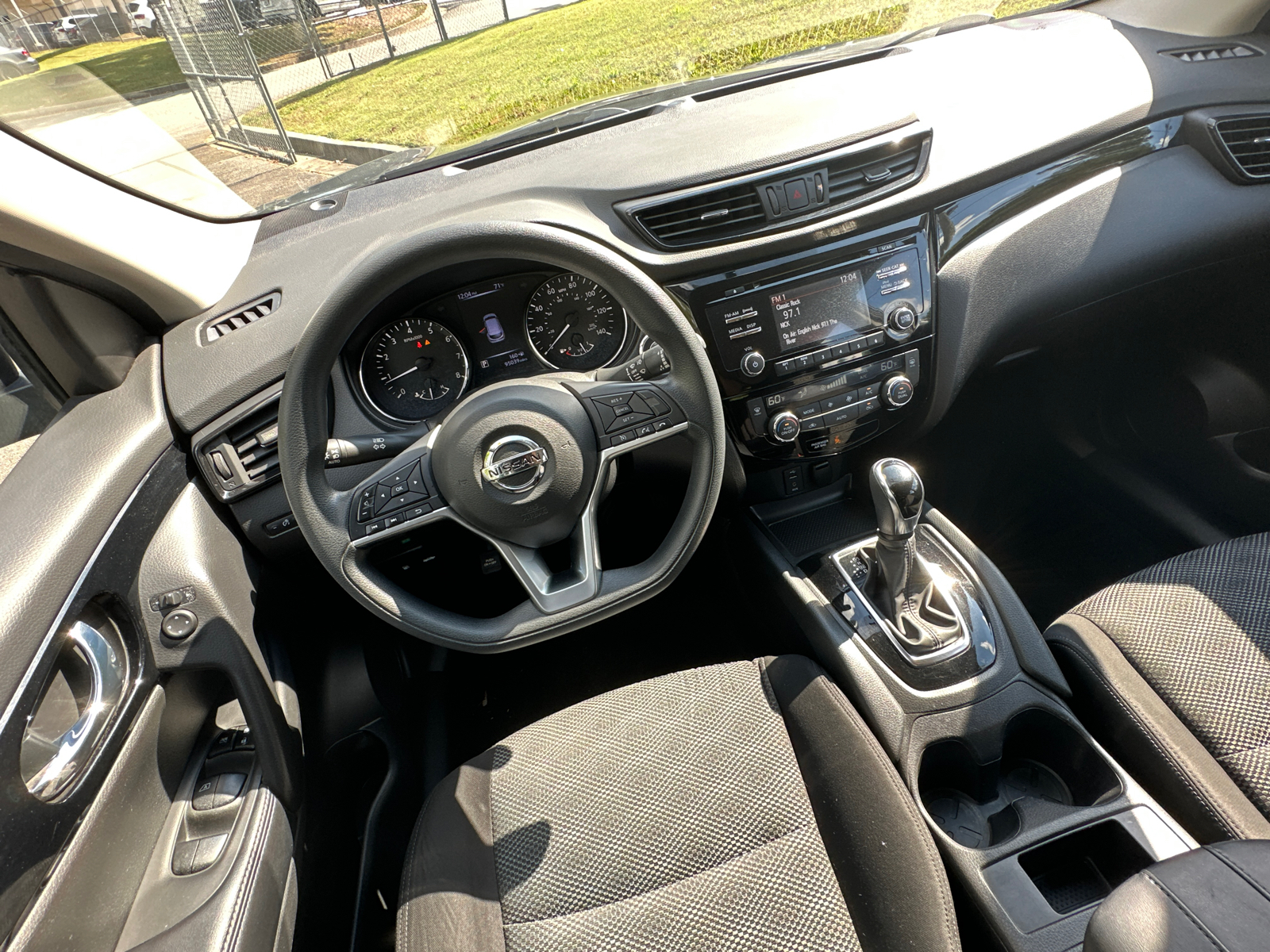 2017 Nissan Rogue Sport SV 28