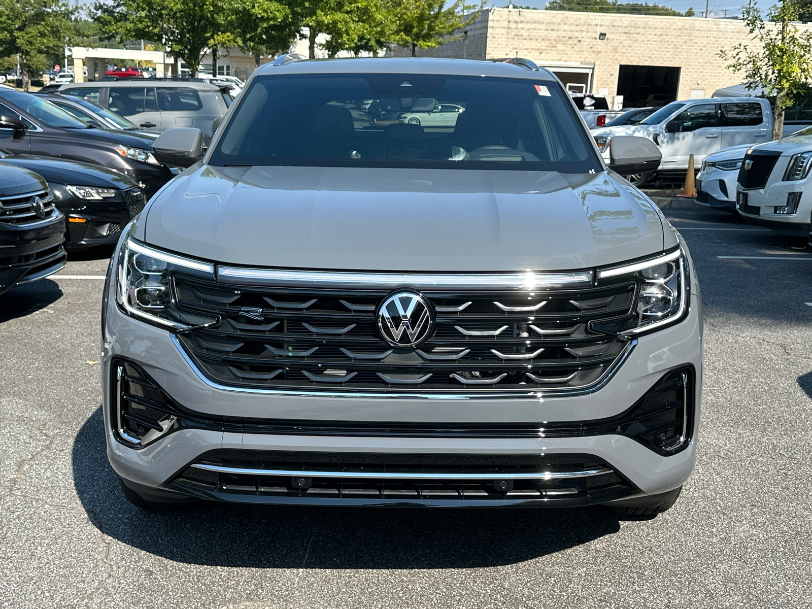 2024 Volkswagen Atlas Cross Sport SEL R-Line 4Motion 2