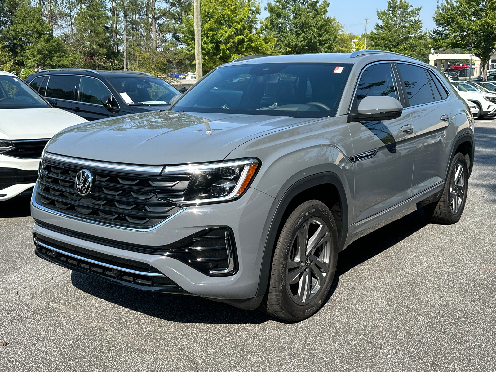 2024 Volkswagen Atlas Cross Sport SEL R-Line 4Motion 3