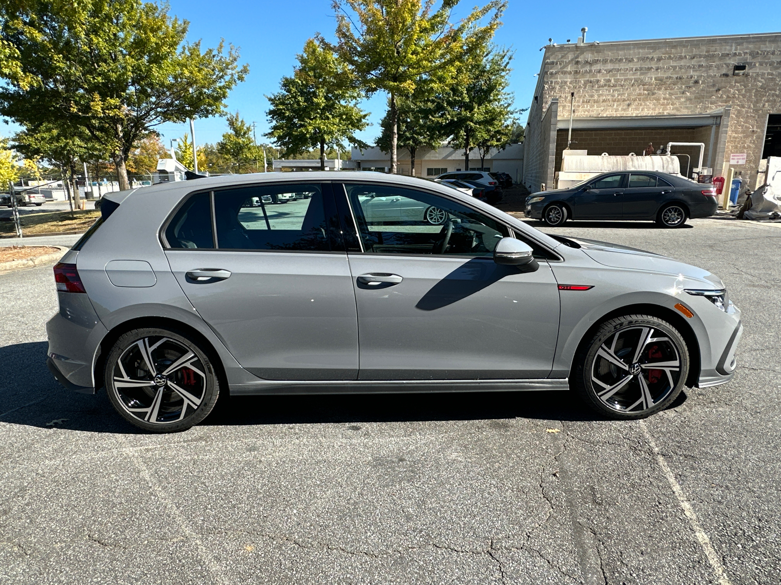 2024 Volkswagen Golf GTI 2.0T SE 8