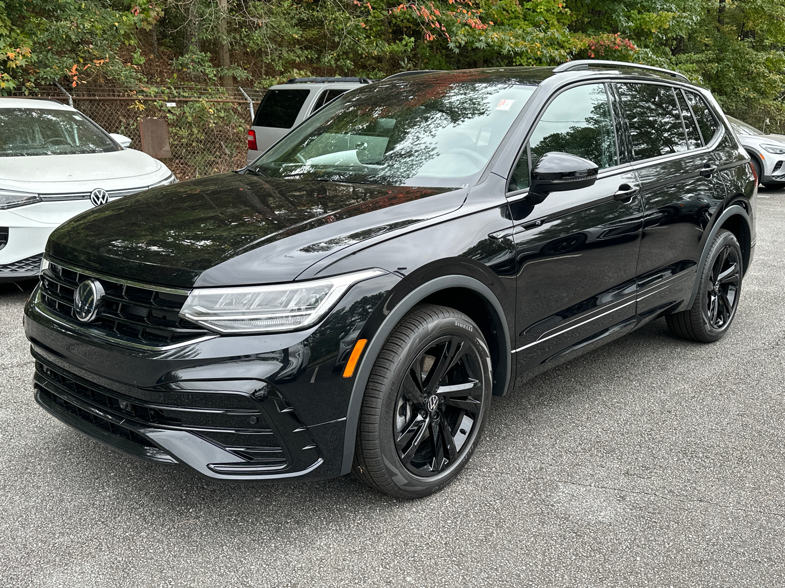 2024 Volkswagen Tiguan 2.0T SE R-Line Black 3