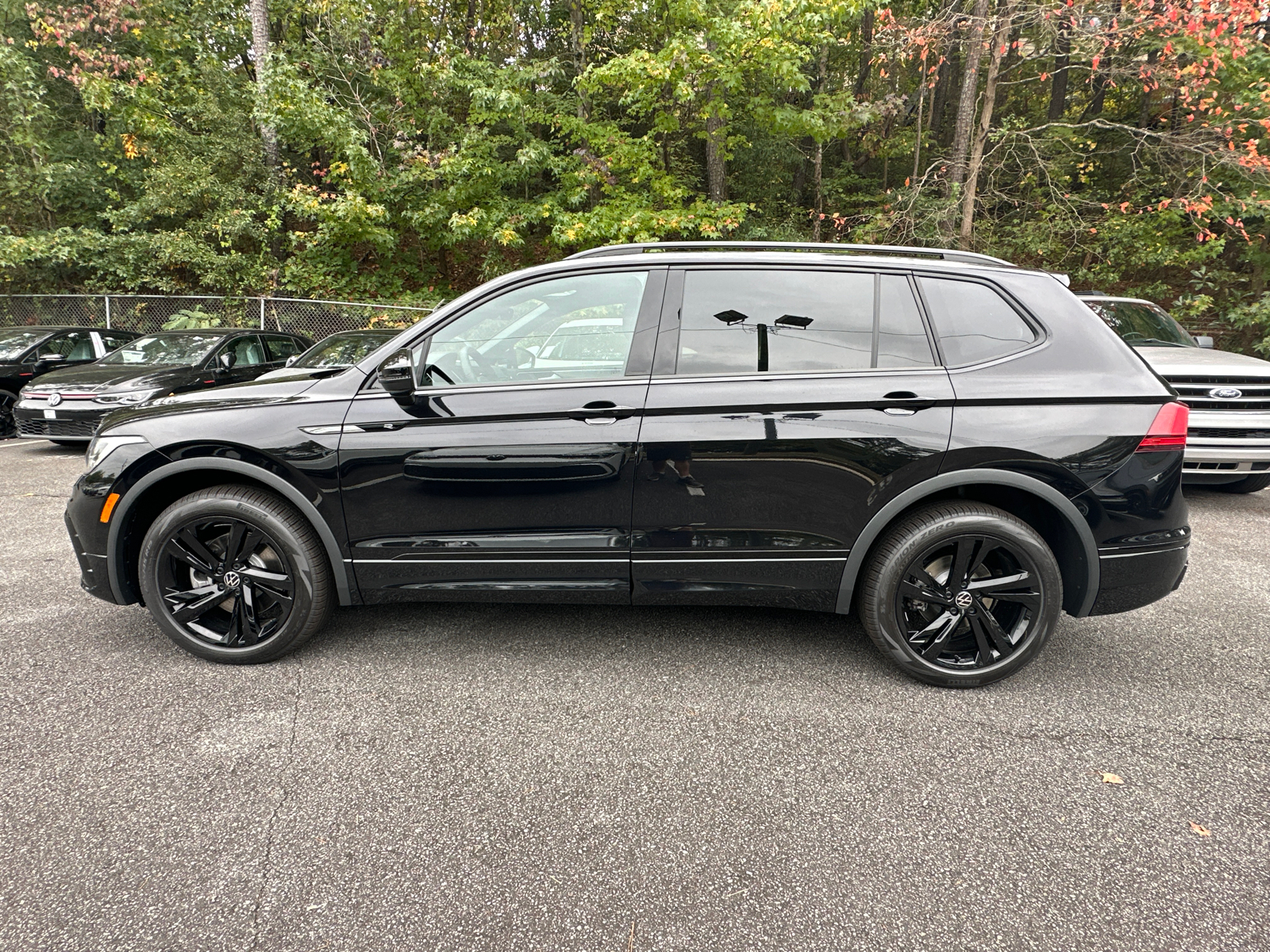 2024 Volkswagen Tiguan 2.0T SE R-Line Black 4