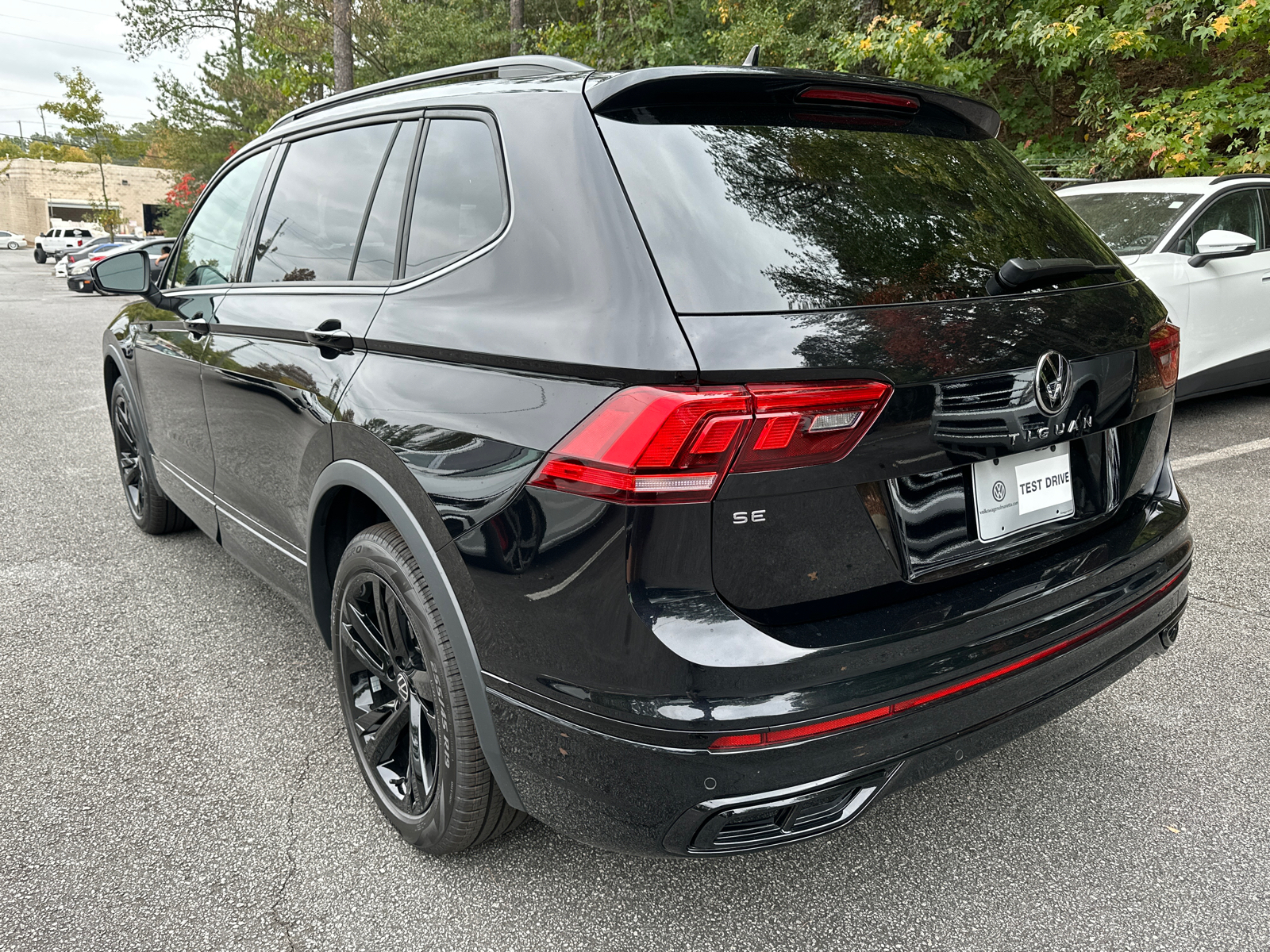 2024 Volkswagen Tiguan 2.0T SE R-Line Black 5