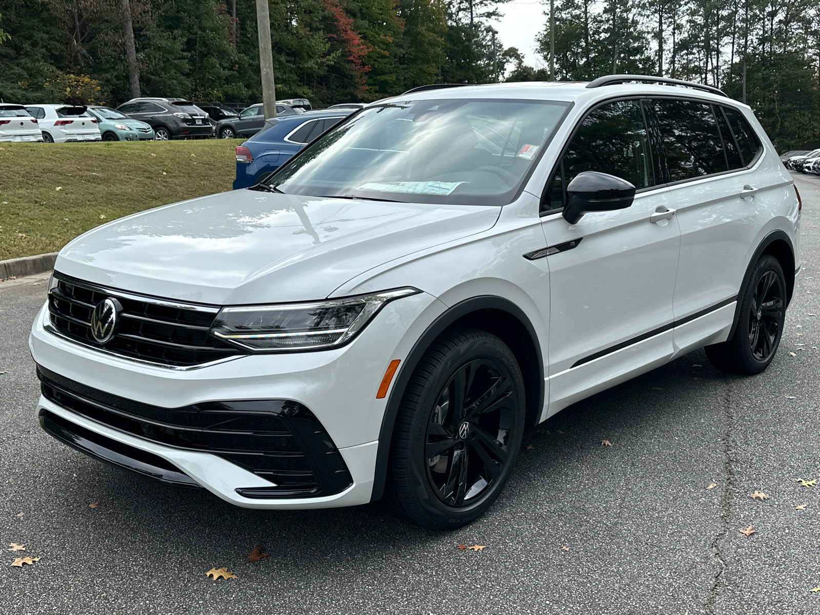 2024 Volkswagen Tiguan 2.0T SE R-Line Black 3