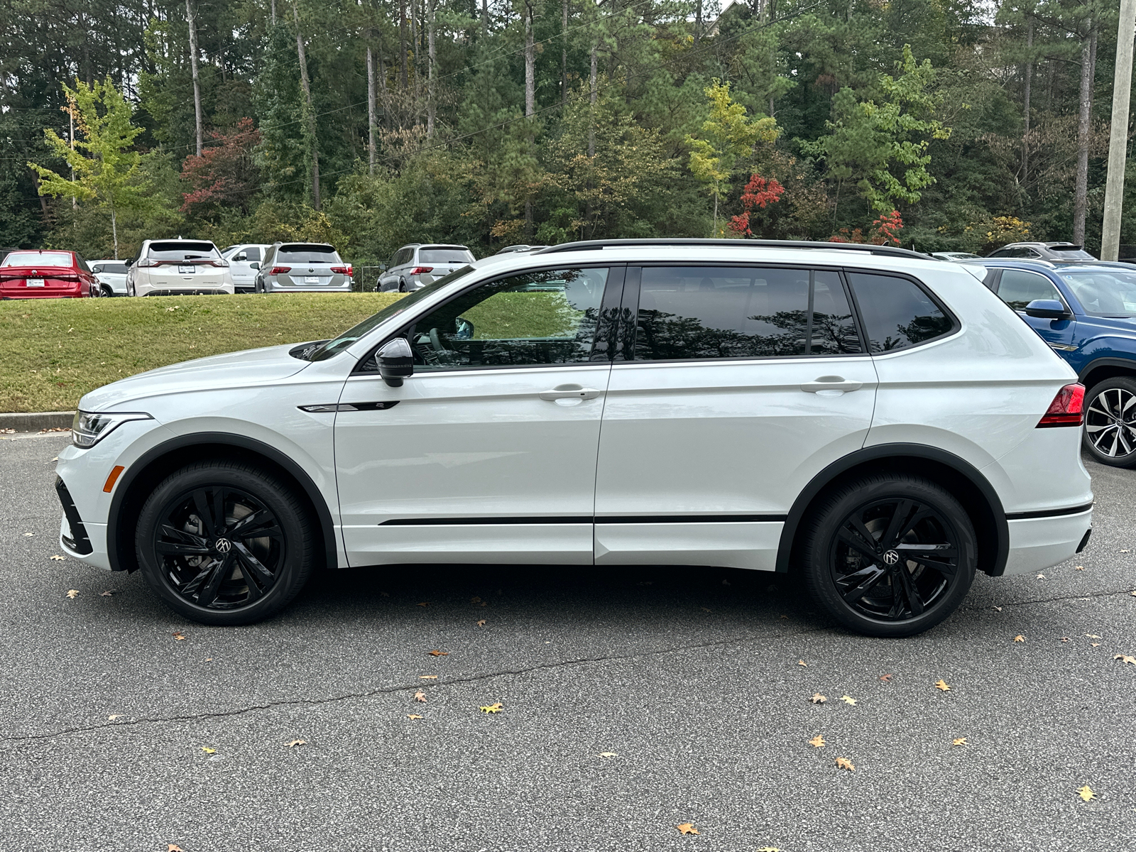 2024 Volkswagen Tiguan 2.0T SE R-Line Black 4