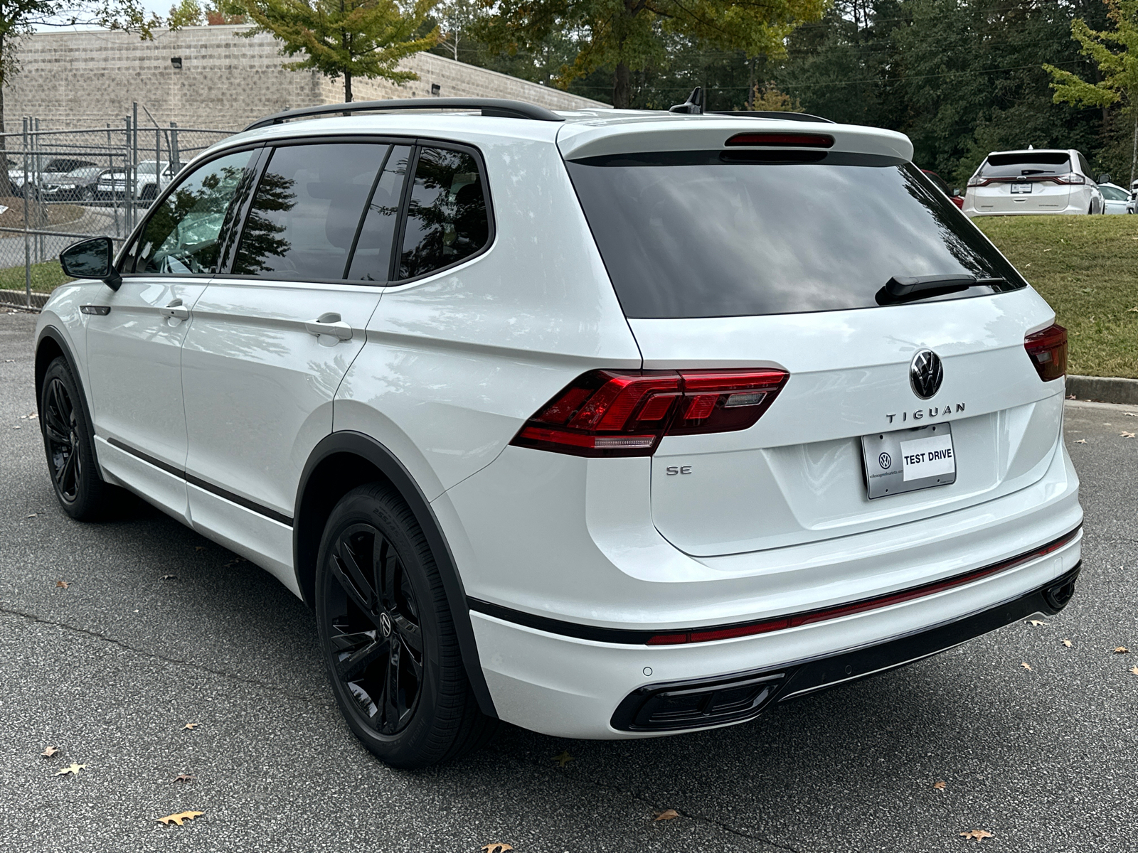 2024 Volkswagen Tiguan 2.0T SE R-Line Black 5