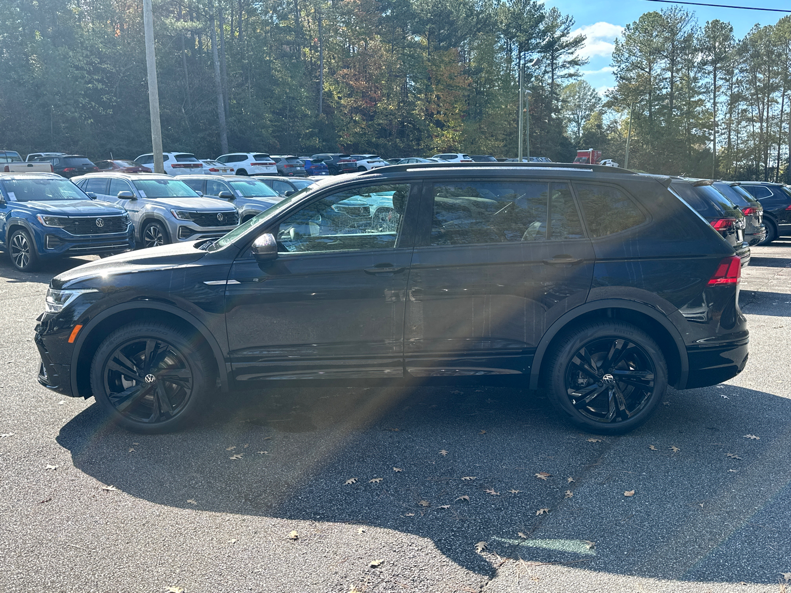 2024 Volkswagen Tiguan 2.0T SE R-Line Black 4