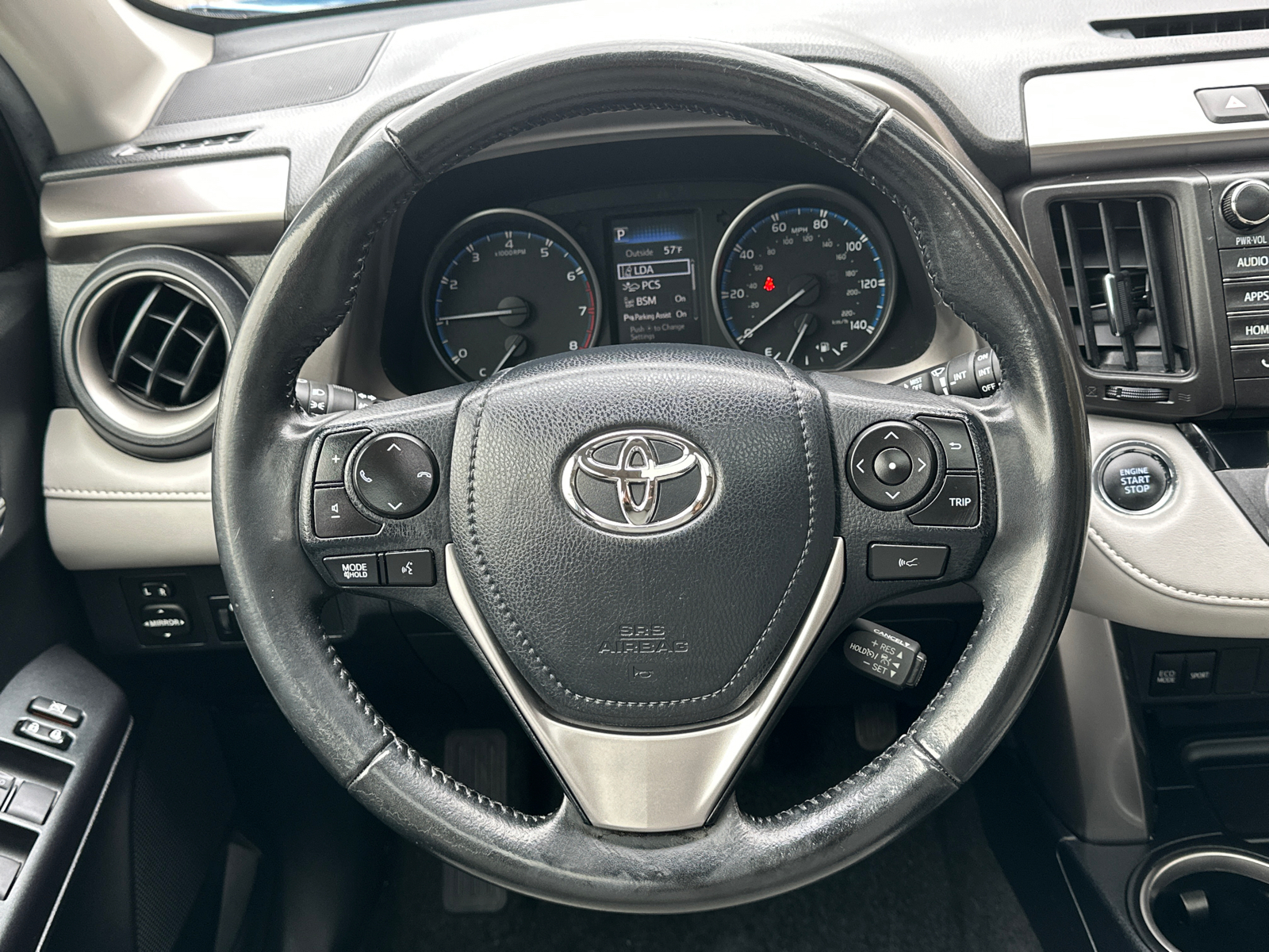 2018 Toyota RAV4 XLE 24